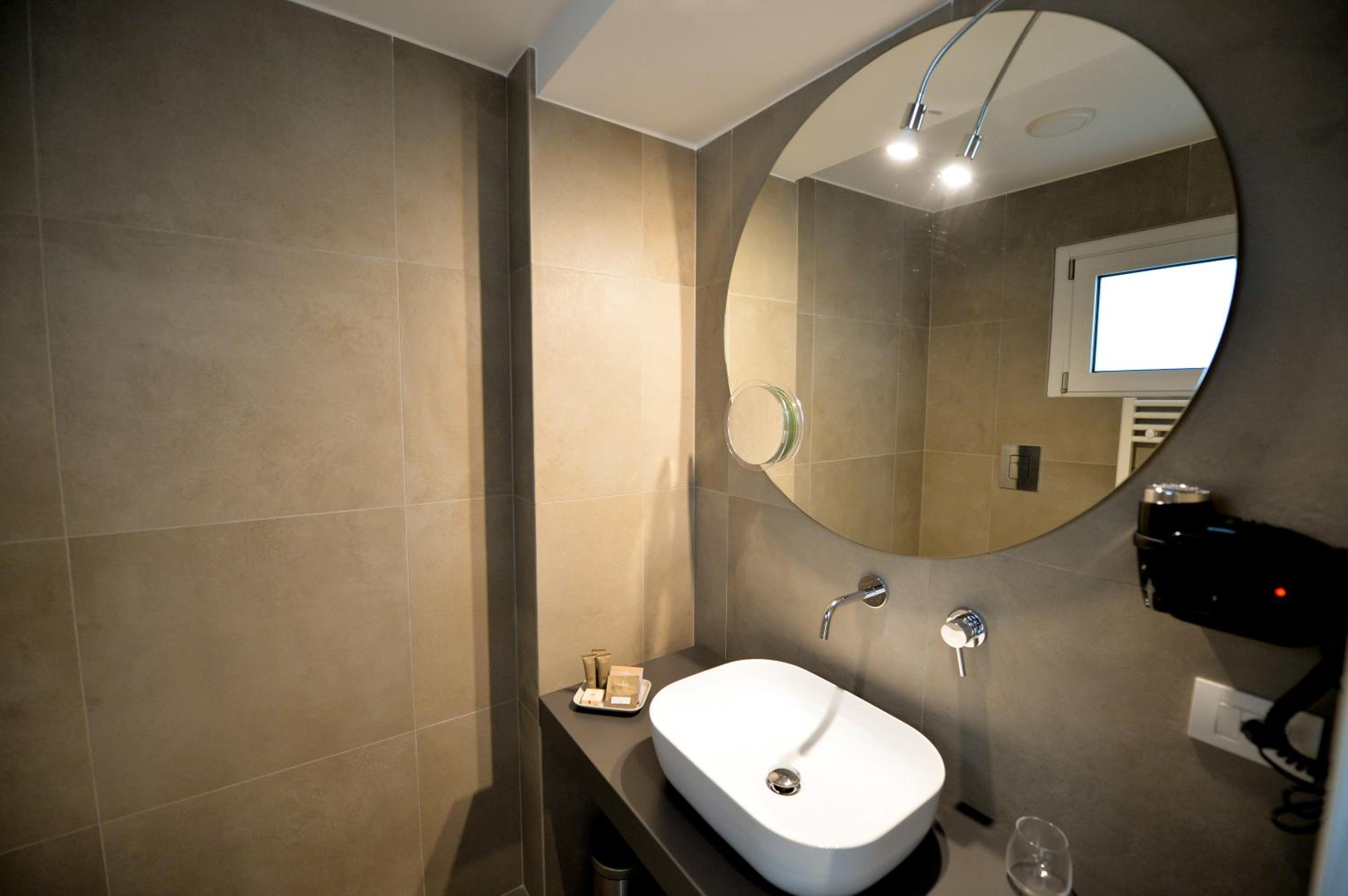 Single Room with Private Bathroom photo 3