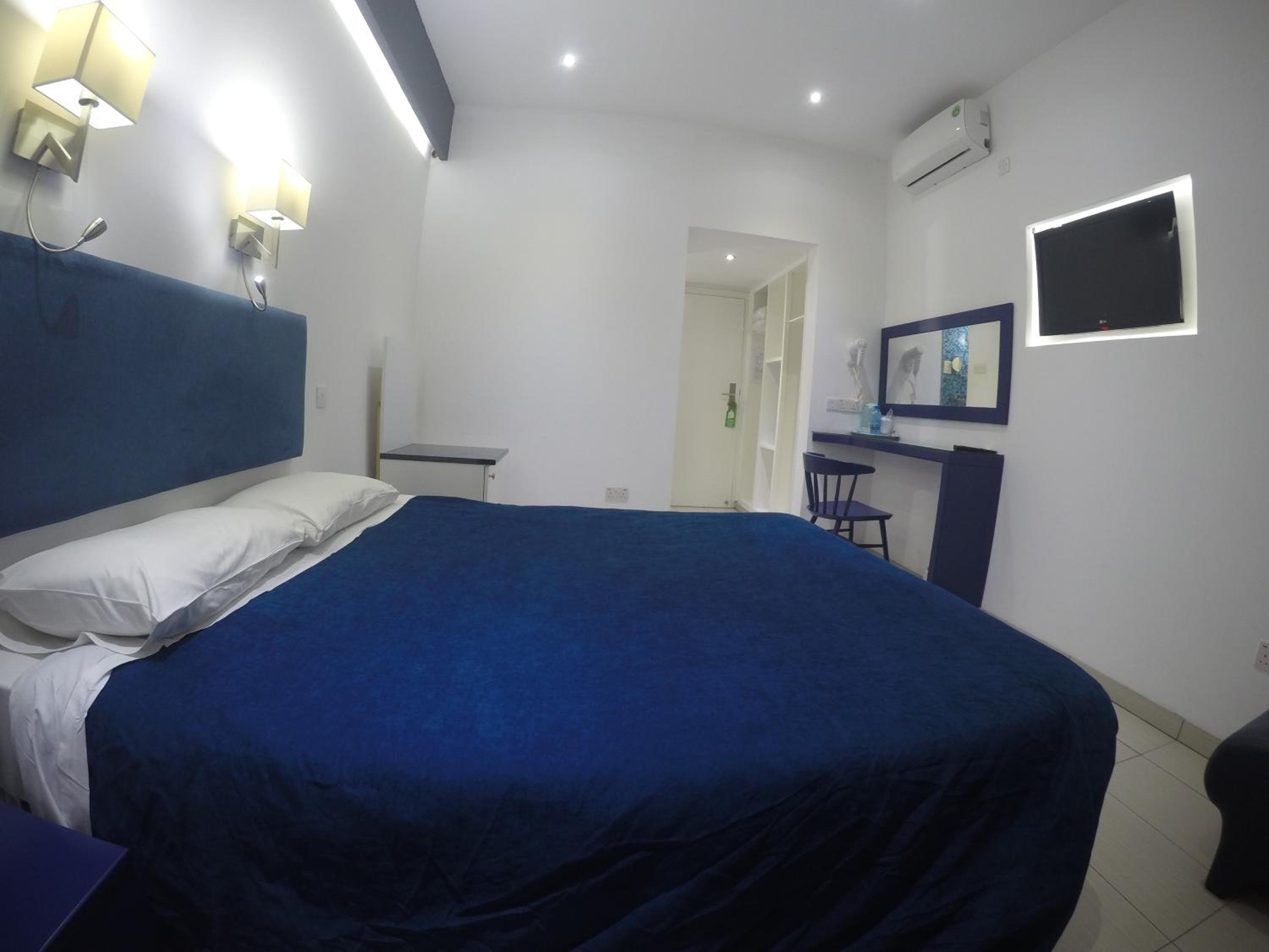 Double Room - Photo 13