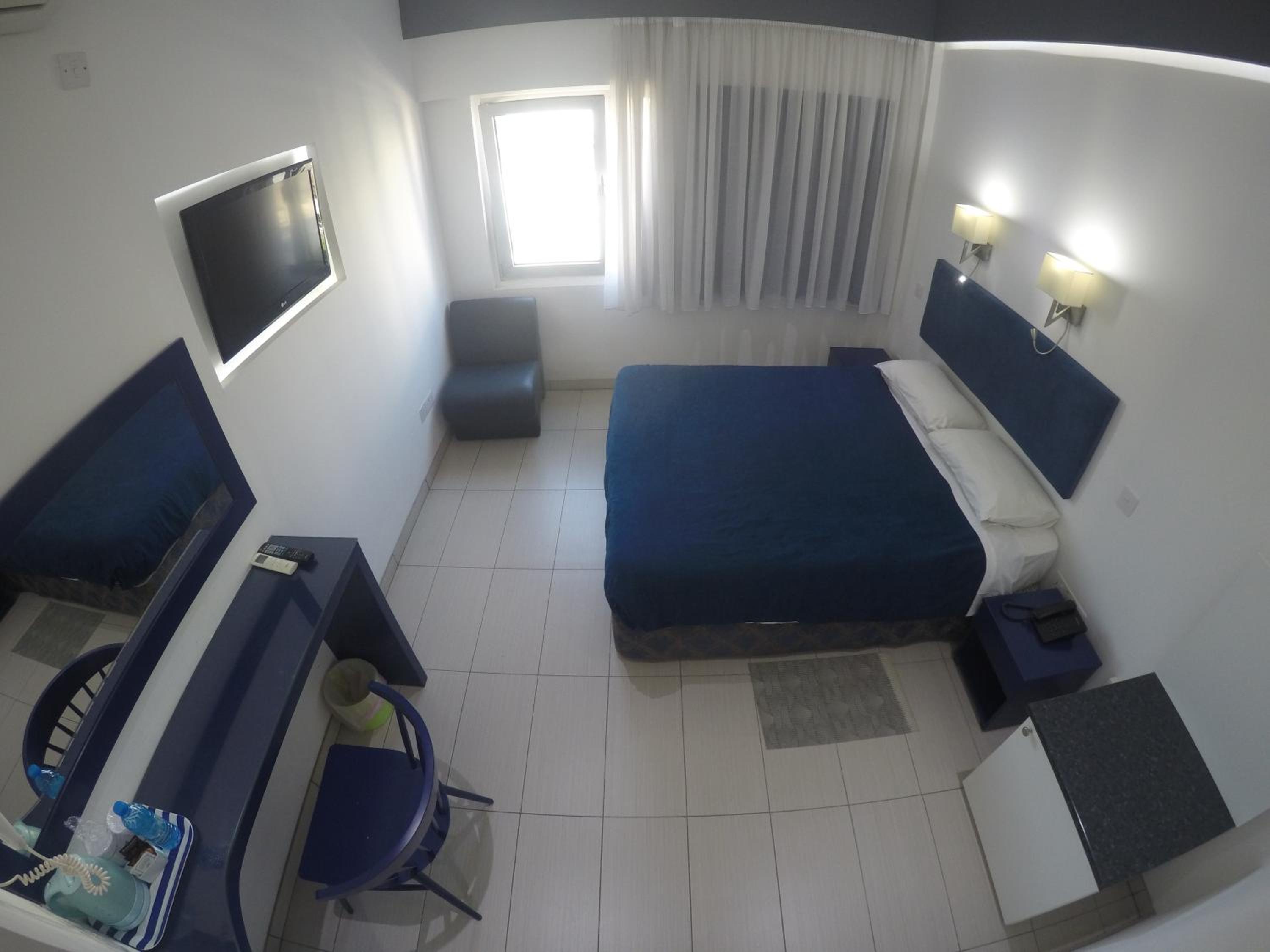 Double Room - Photo 12