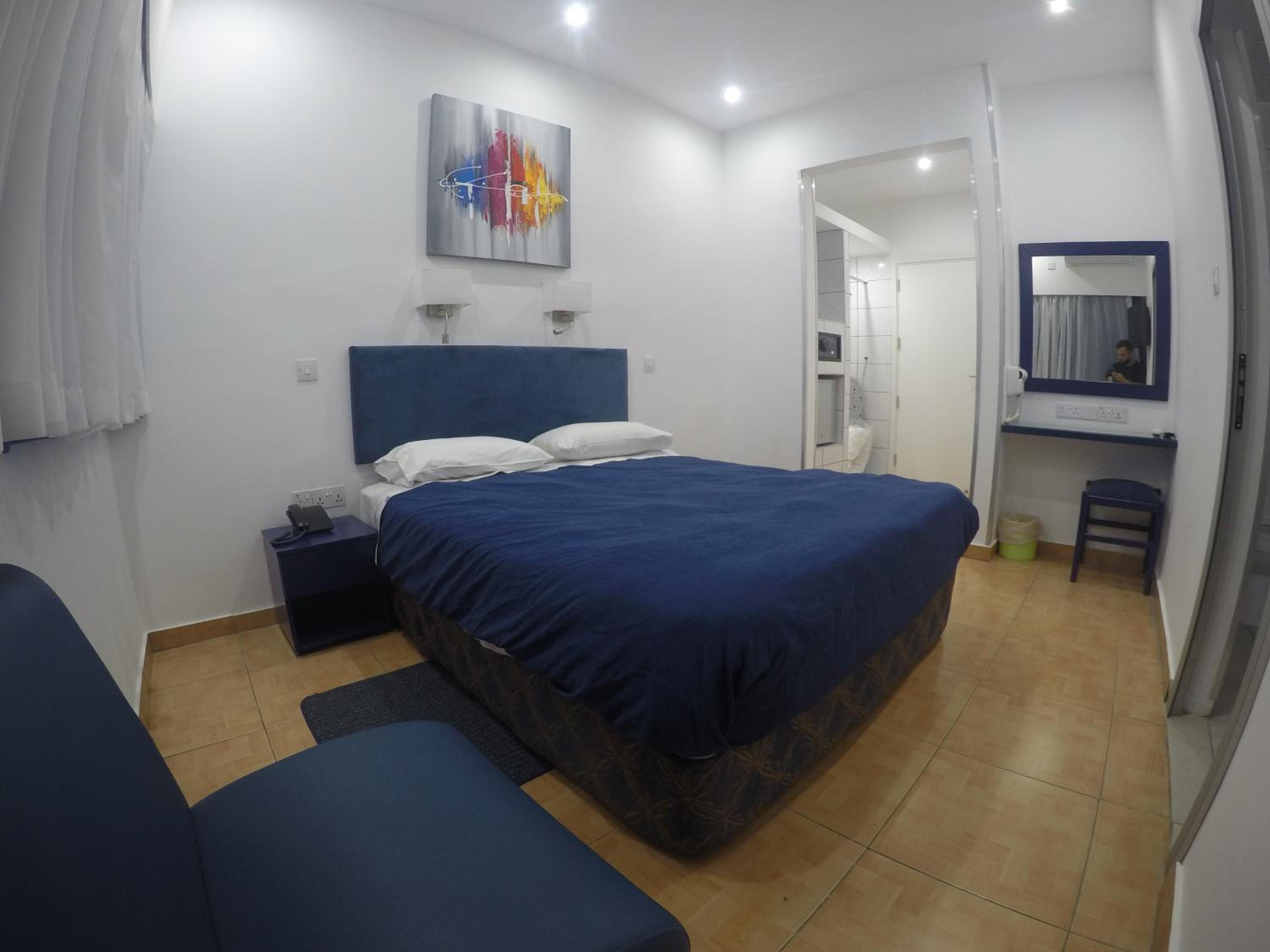 Double Room - Photo 11