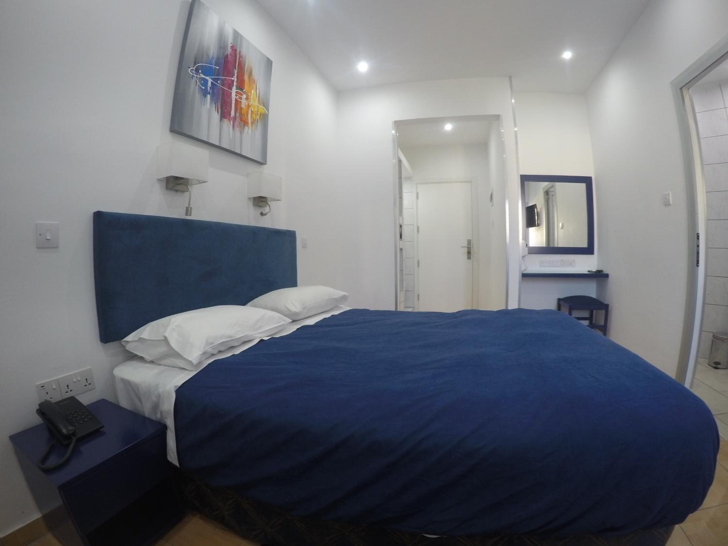 Double Room - Photo 10