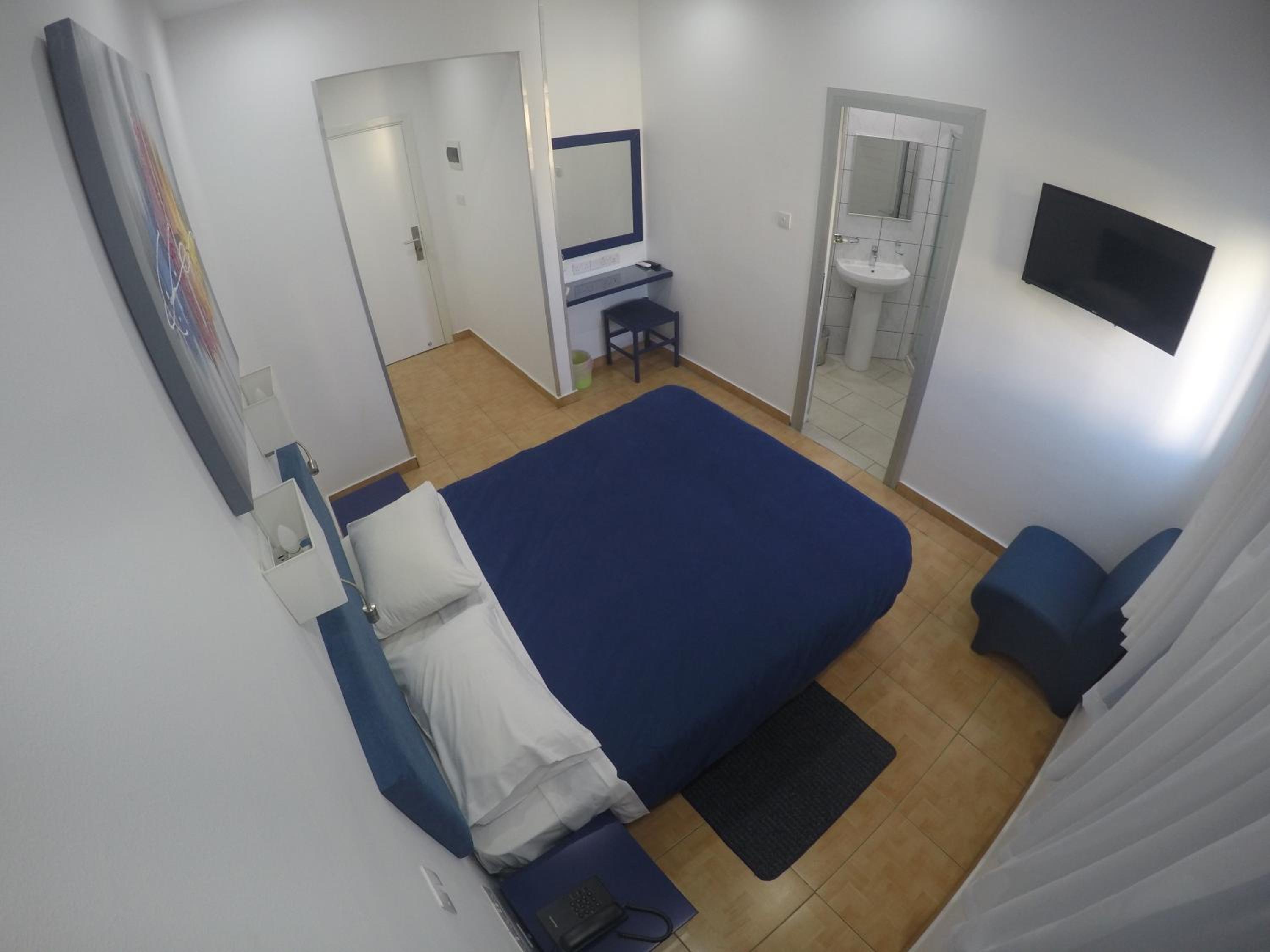 Double Room - Photo 9