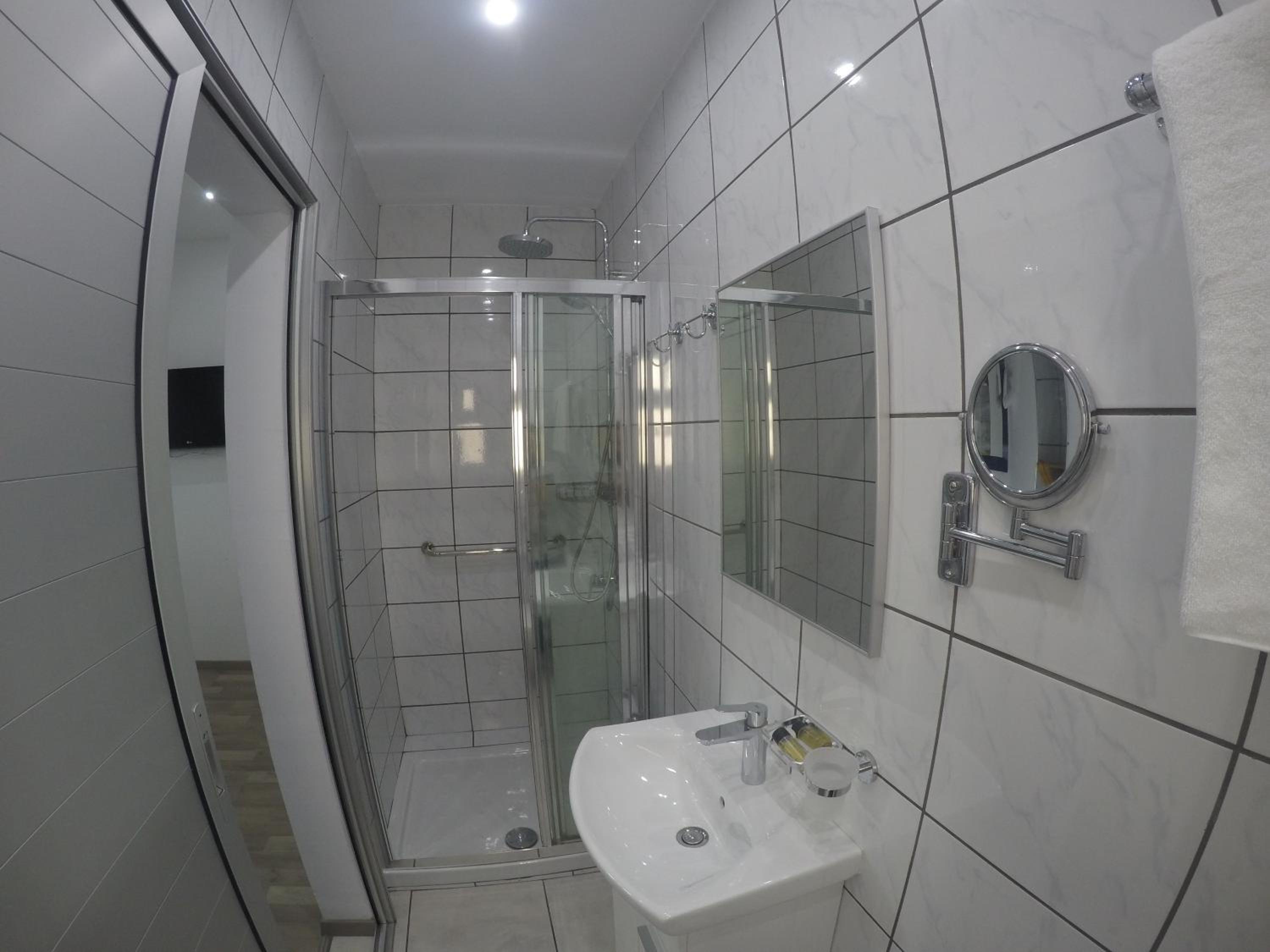 Double Room - Photo 5