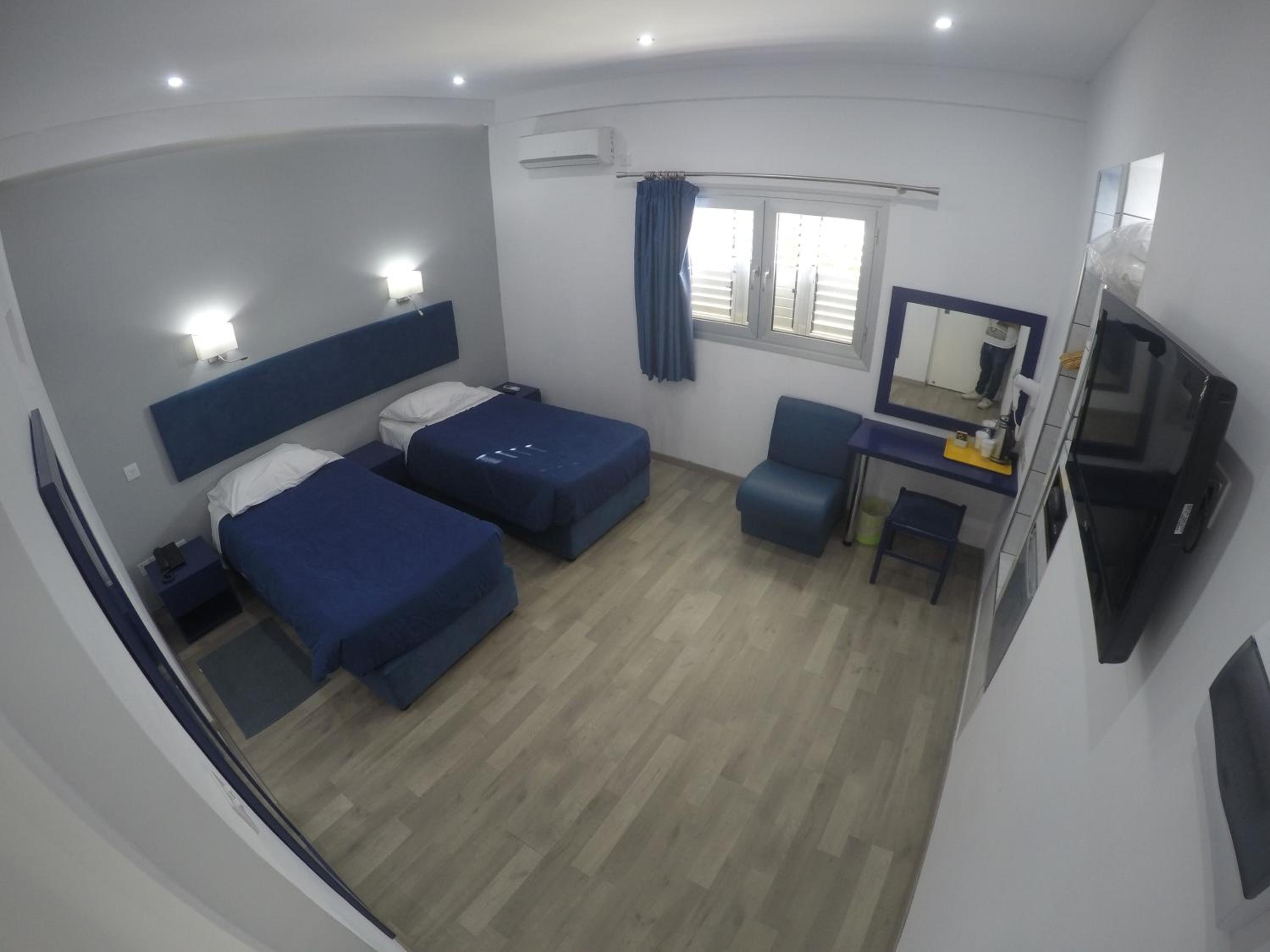 Twin Room - Photo 5