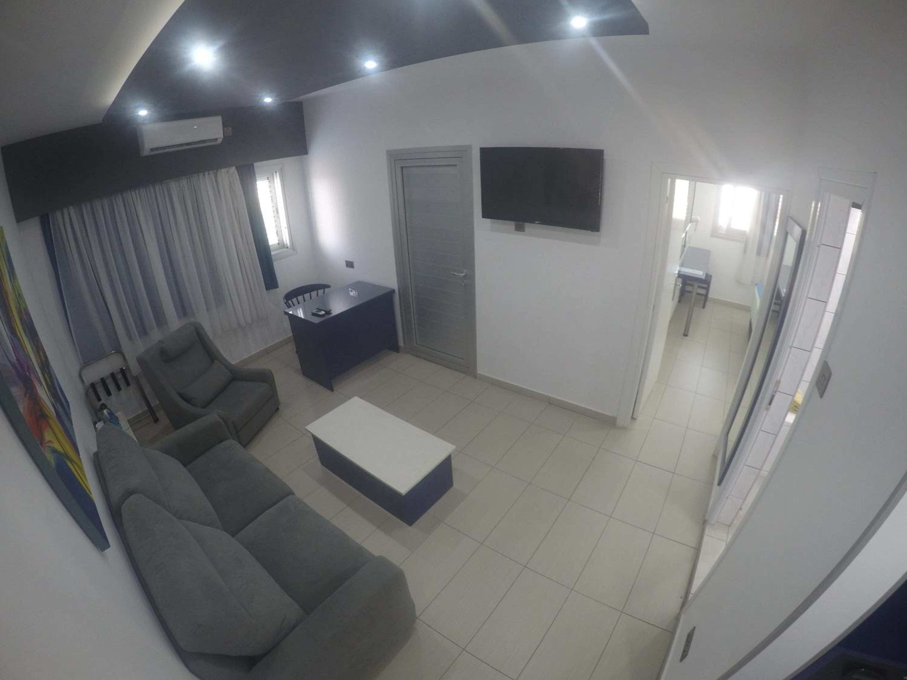 Executive Room - Photo 7