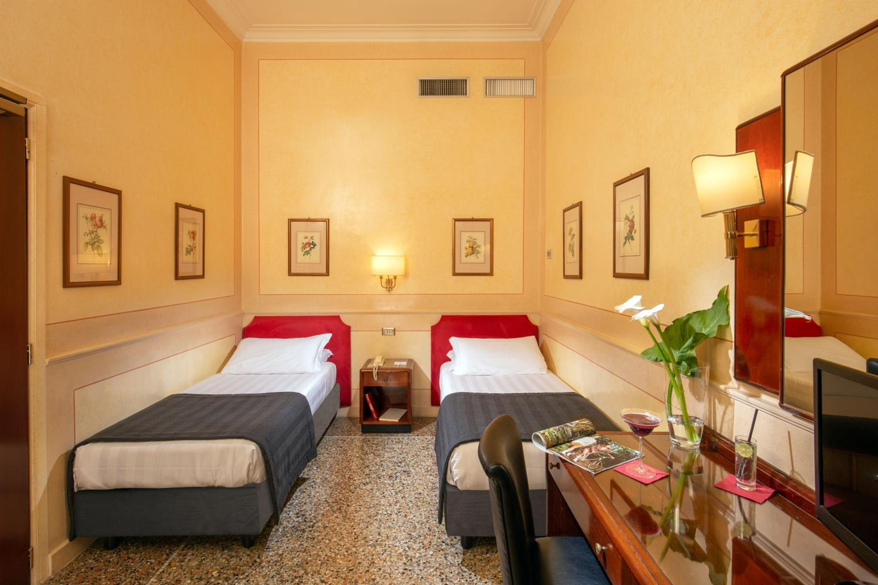 Double or Twin Room thumbnail 5