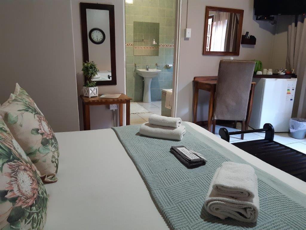 Standard Double Room photo 3