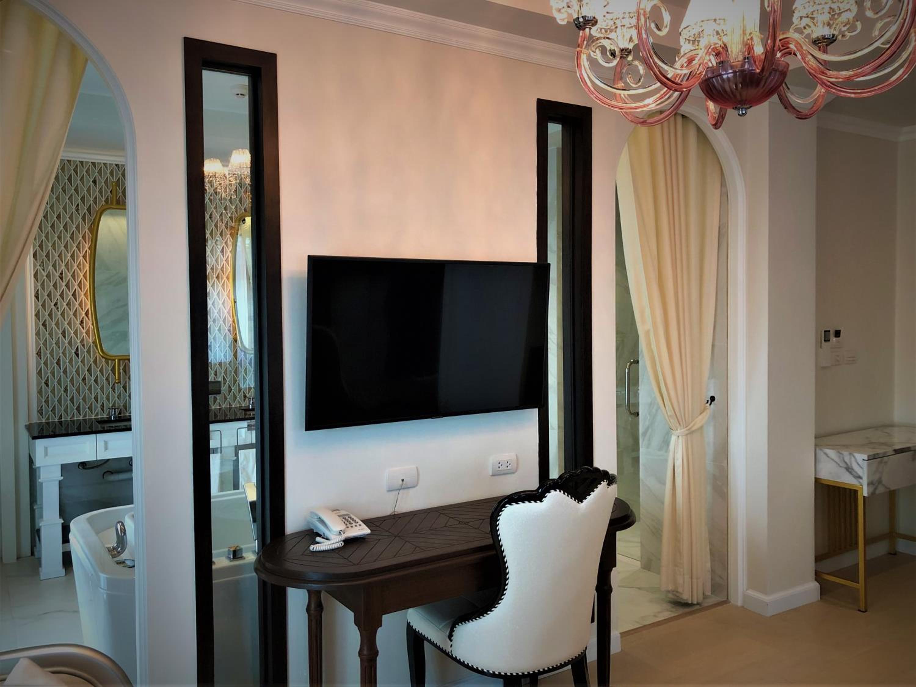 King Room with Spa Bath - Photo 12