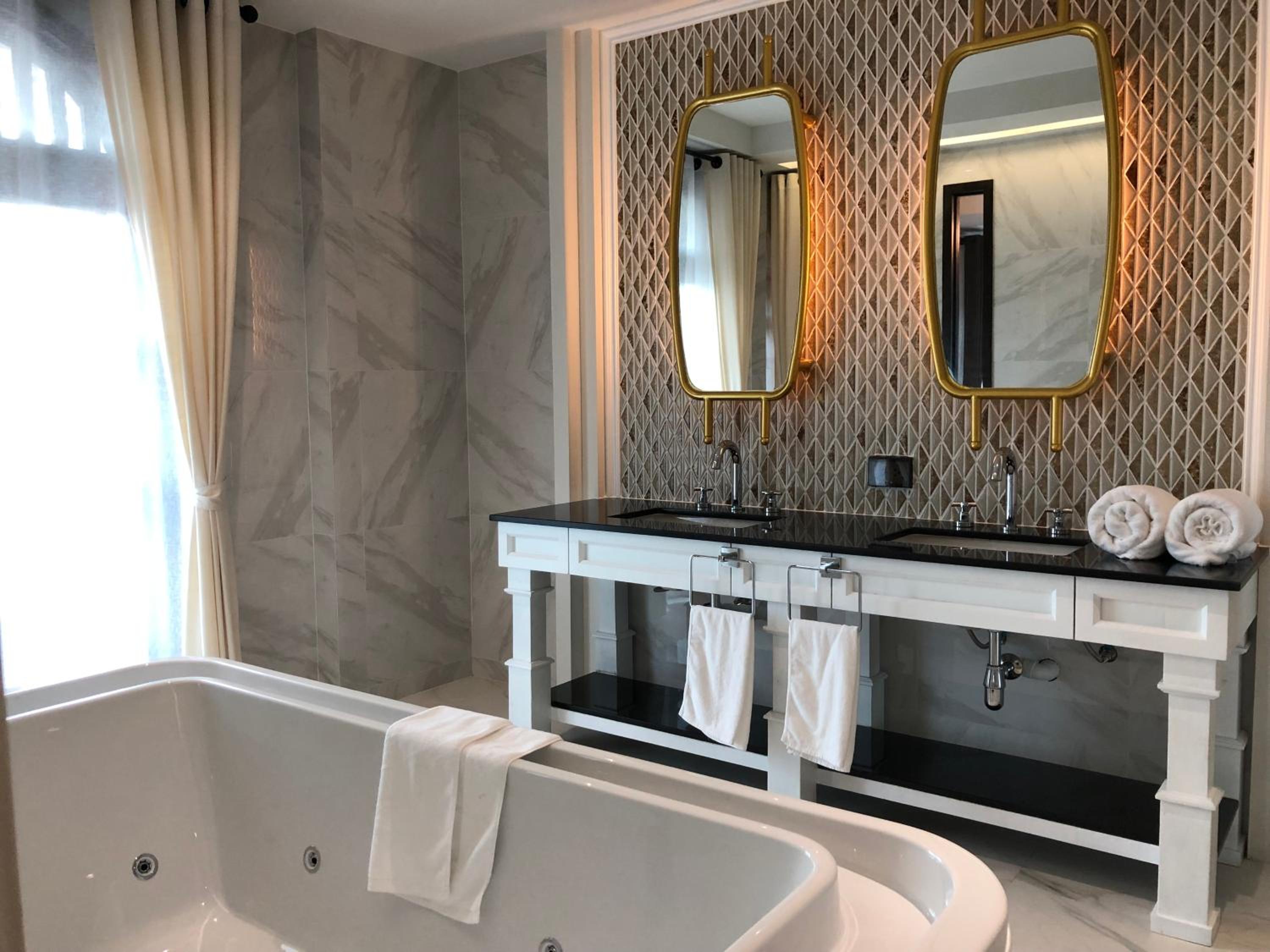 King Room with Spa Bath - Photo 2