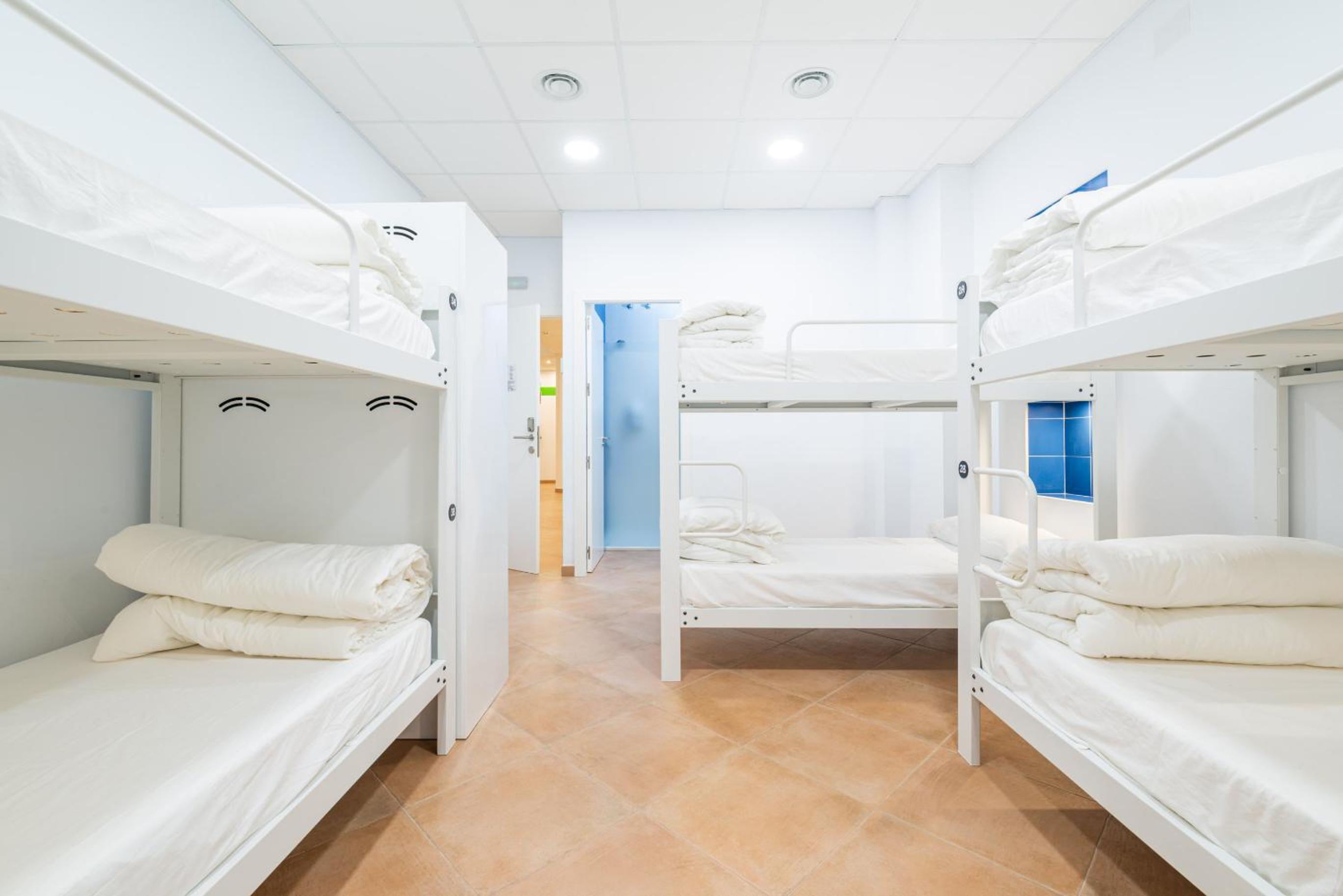 Dormitorio Compartido Mixto de 6 Camas