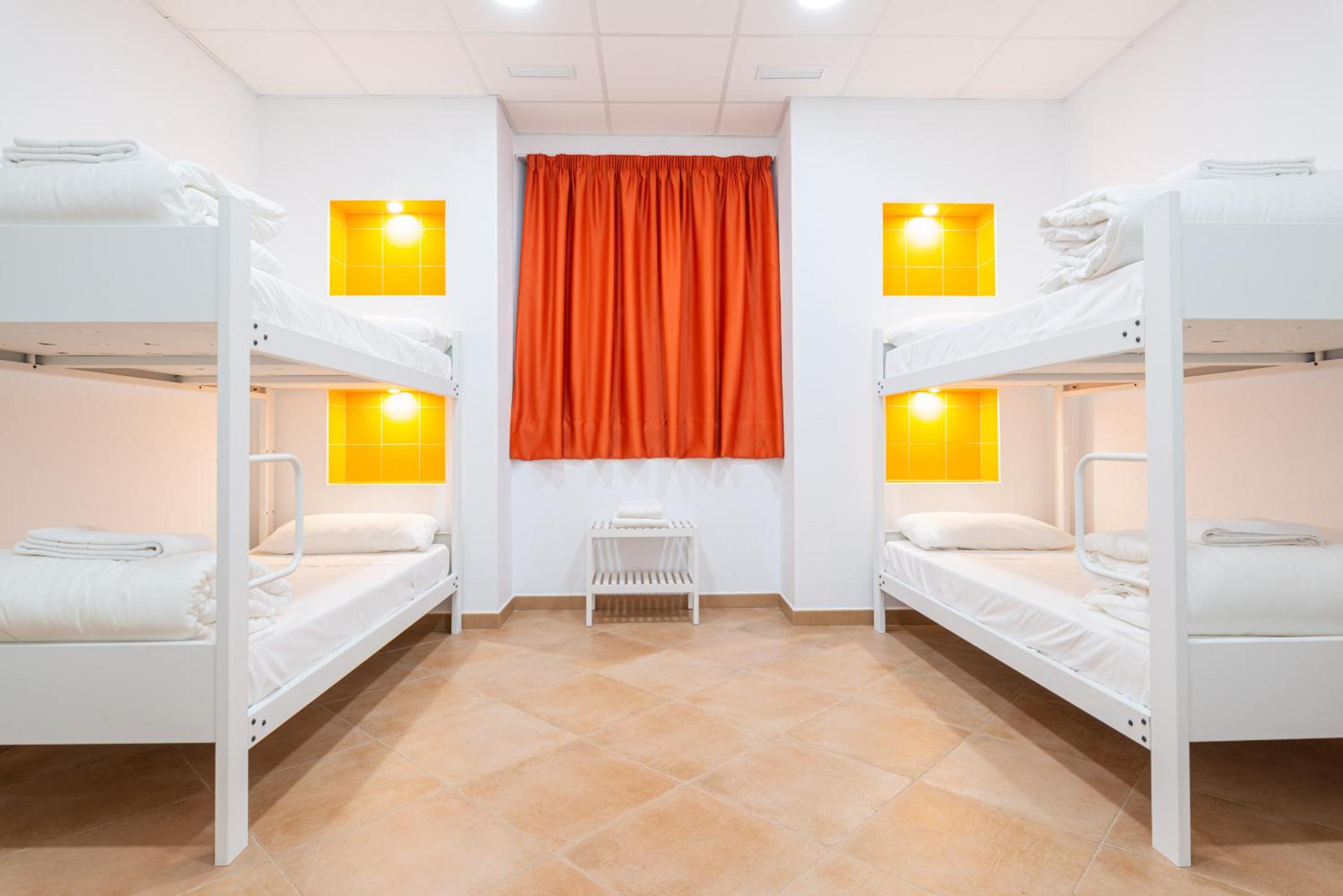 Habitación Cuádruple con Baño Privado