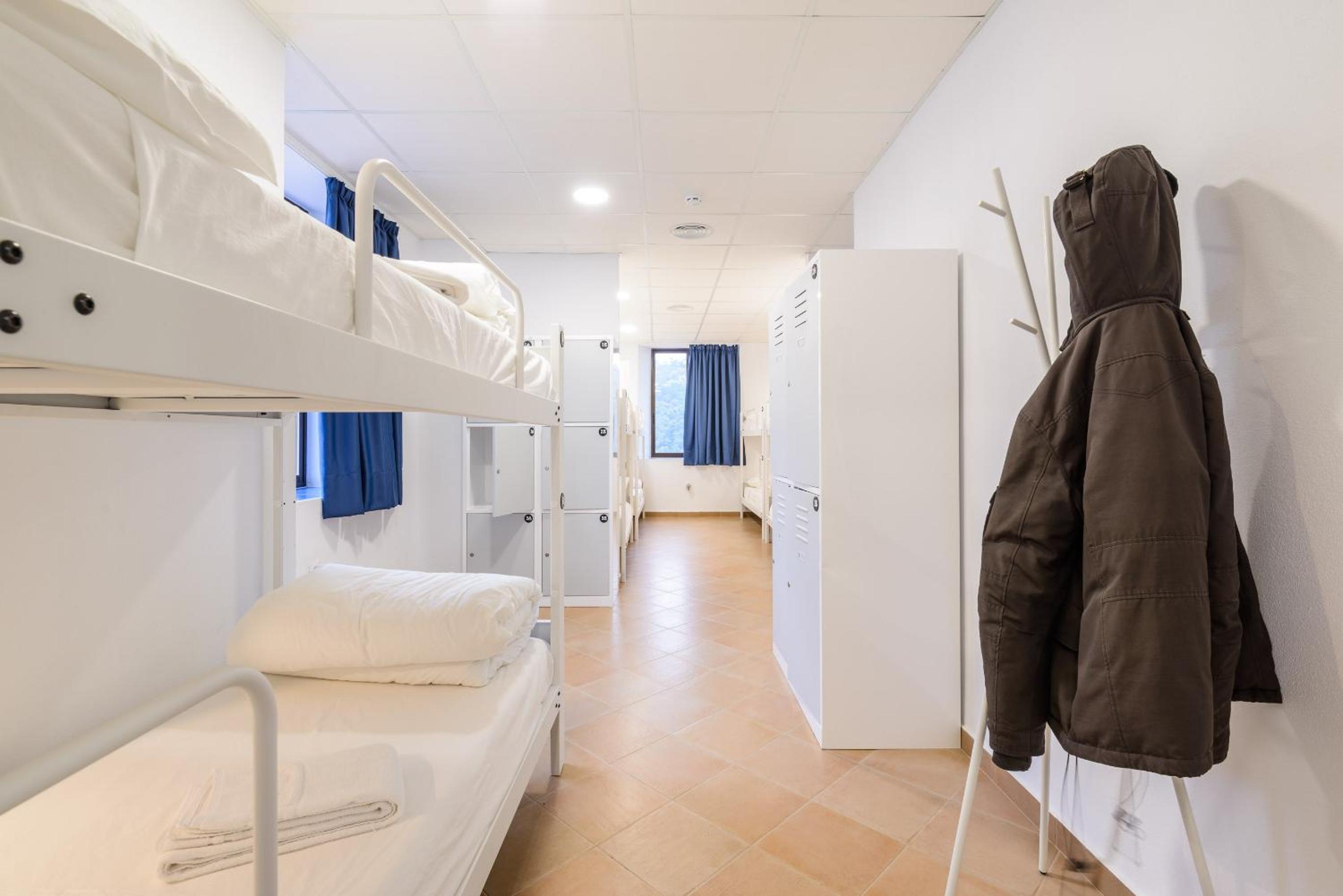Habitación Compartida Mixta de 10 Camas