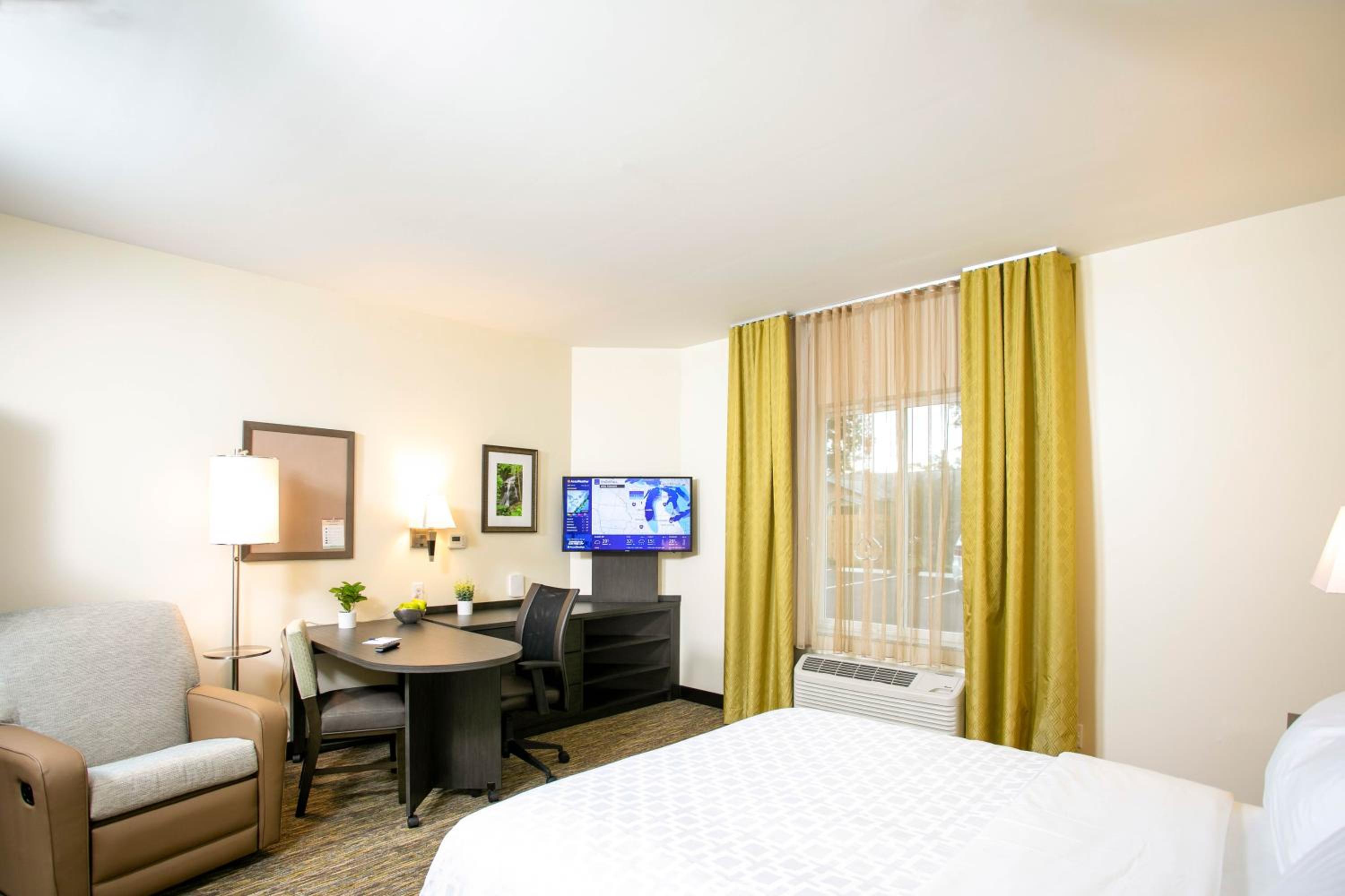 Studio Suite with Two Queen Beds - Photo 5
