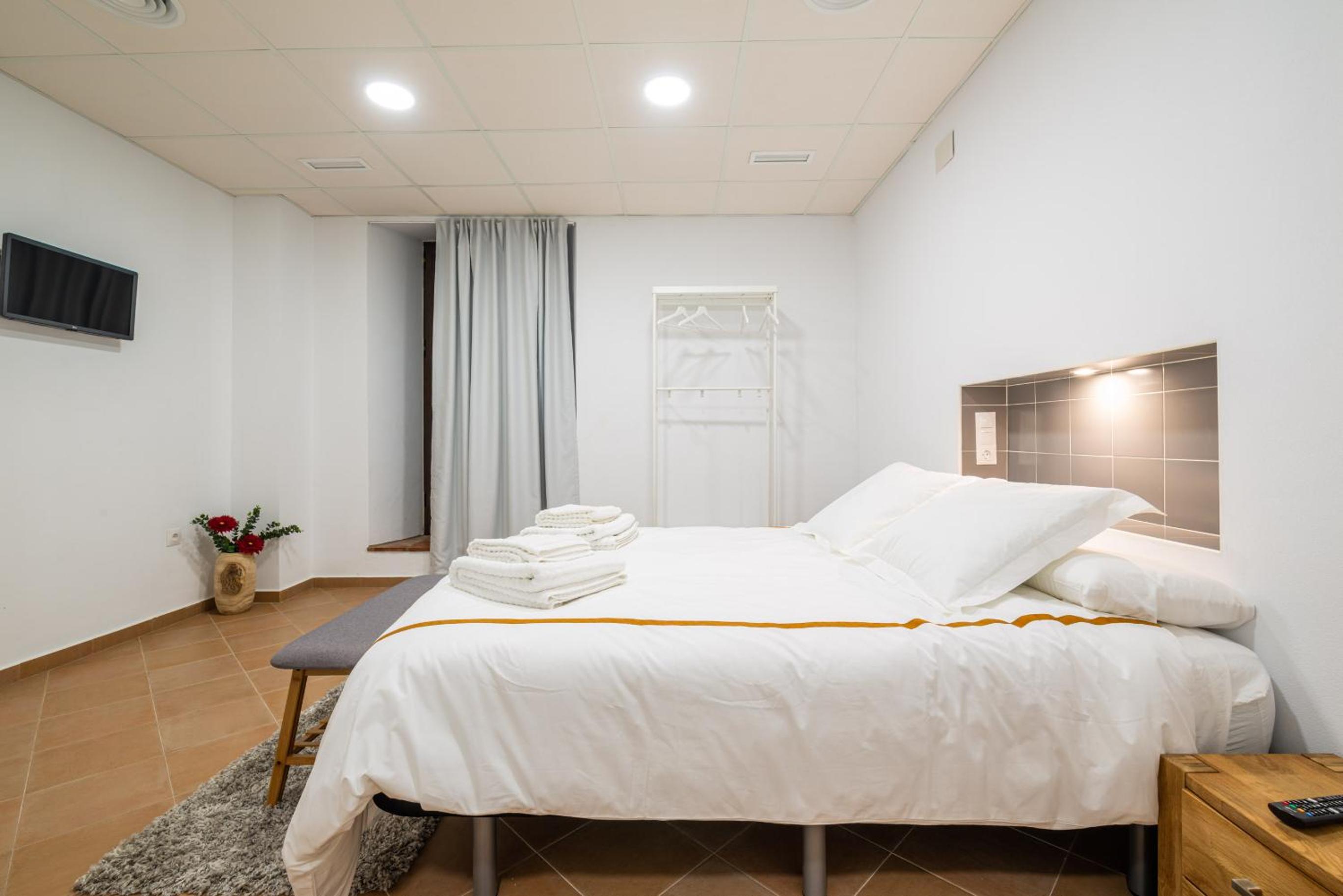 Deluxe Double Room with Balcony - Photo 1