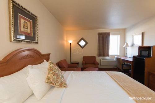 Deluxe King Suite - Photo 4