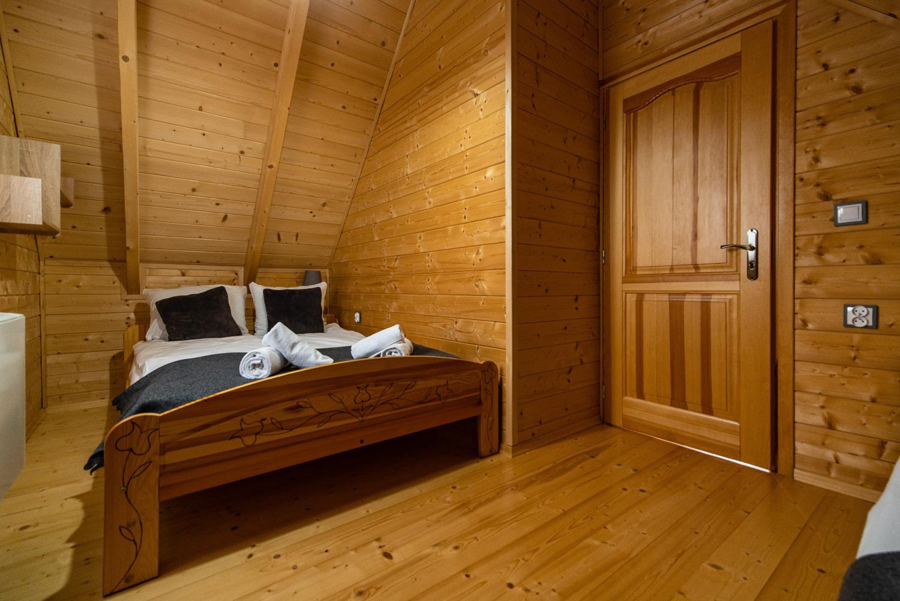 Three-Bedroom Chalet - Photo 3