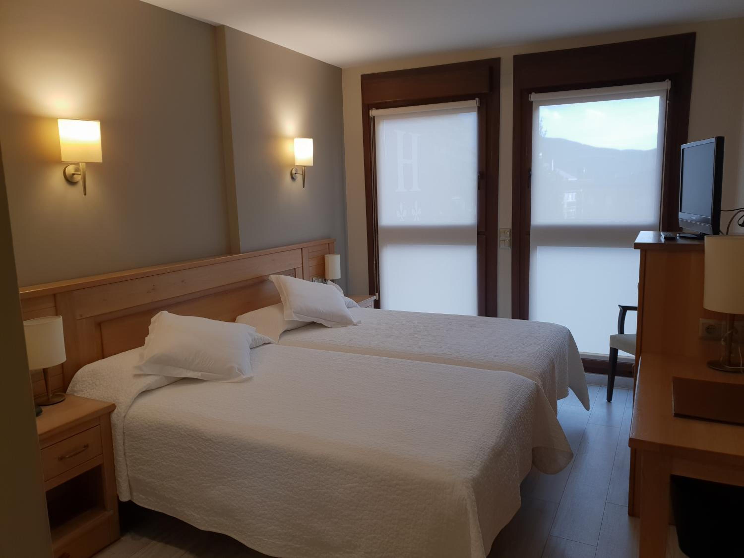 Standard Double or Twin Room photo 3