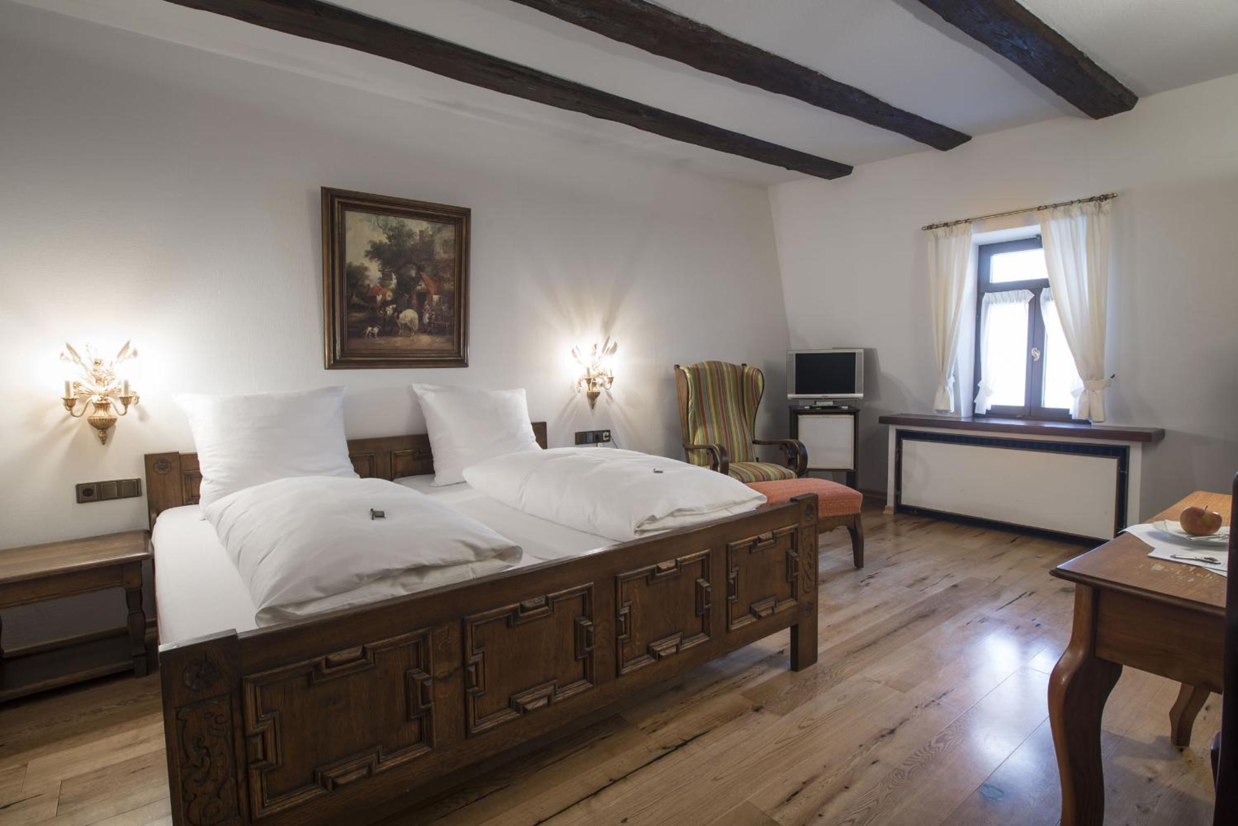 Large Double Room - Photo 2
