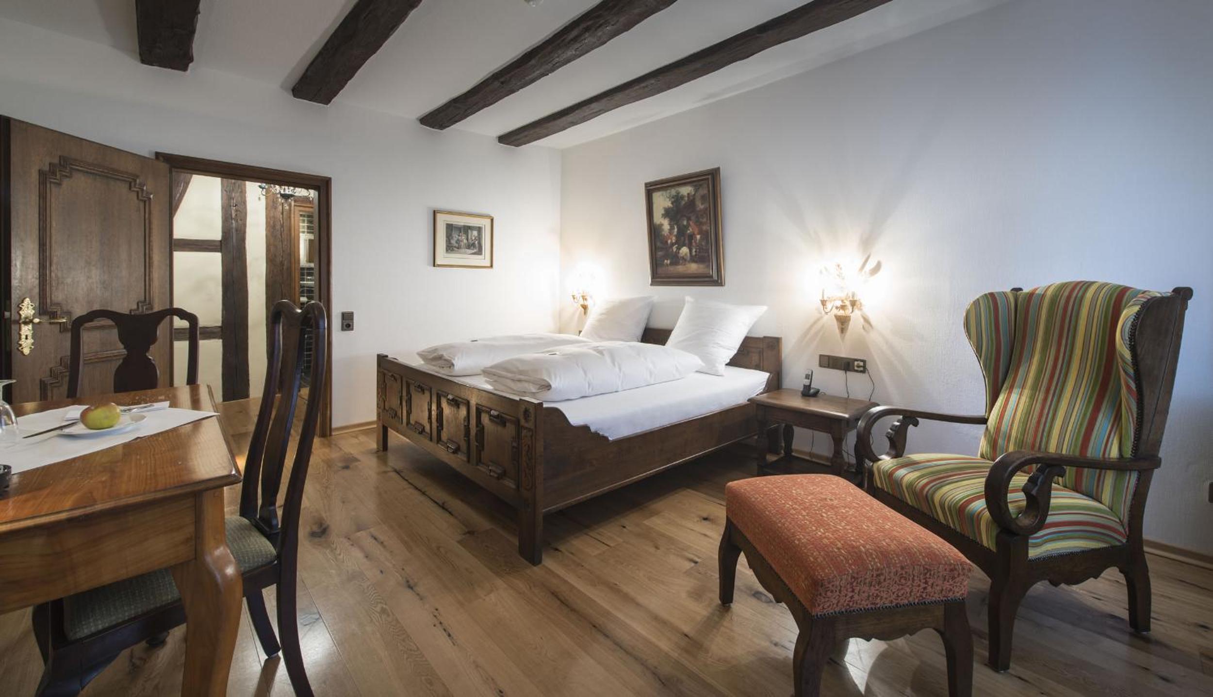 Large Double Room - Photo 1