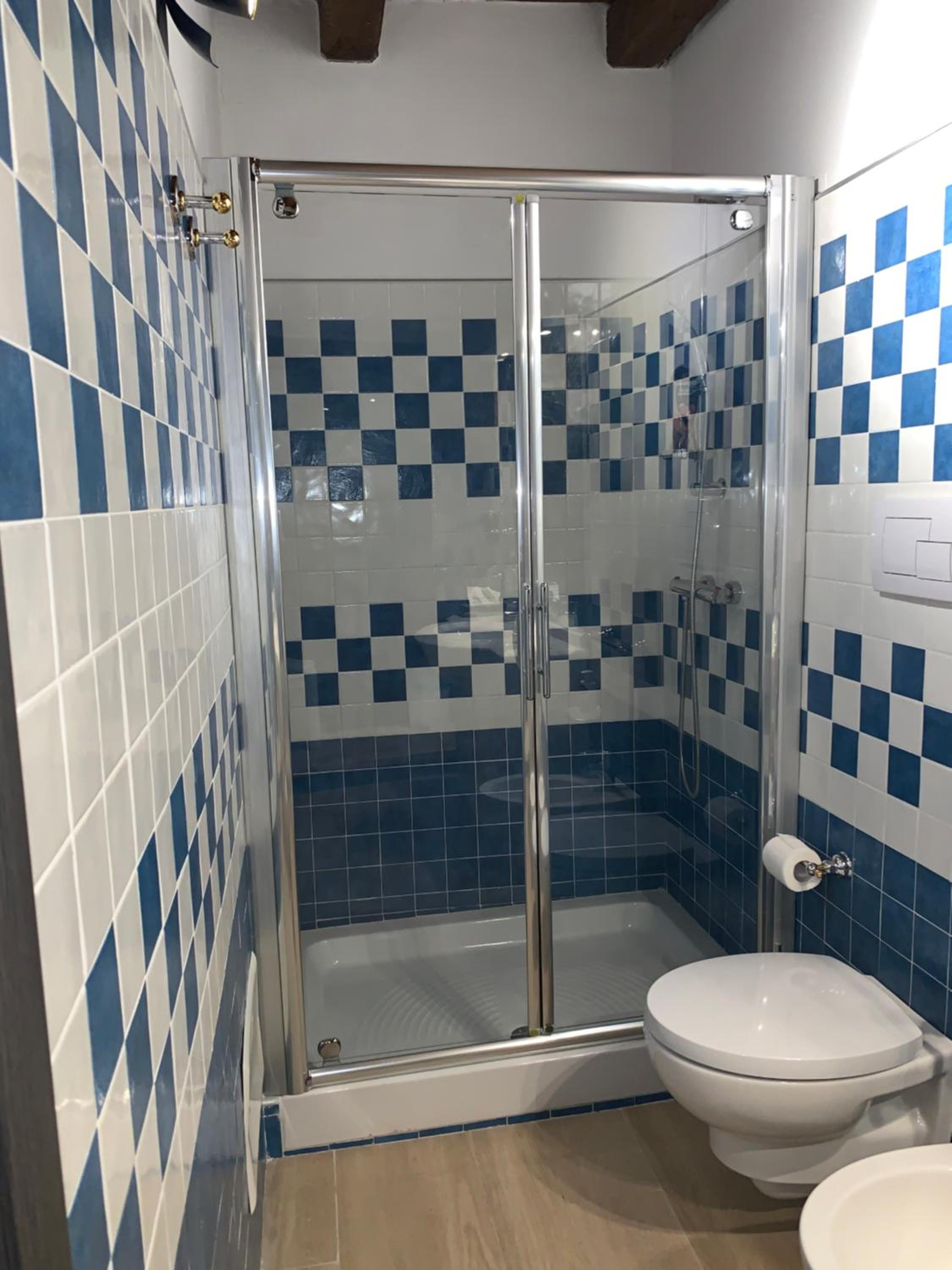 Single Room with Private Bathroom photo 2