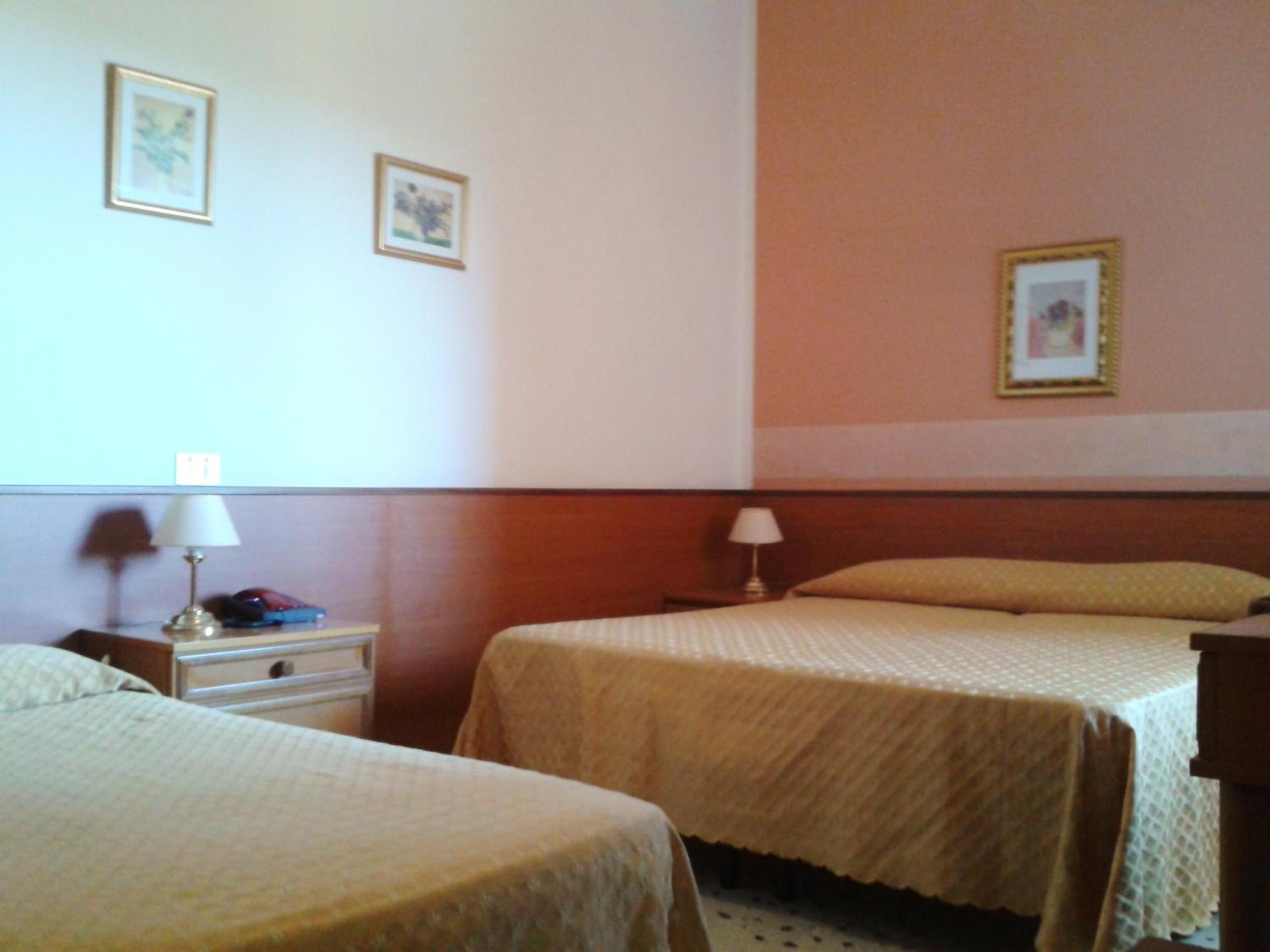 Standard Triple Room - Photo 2