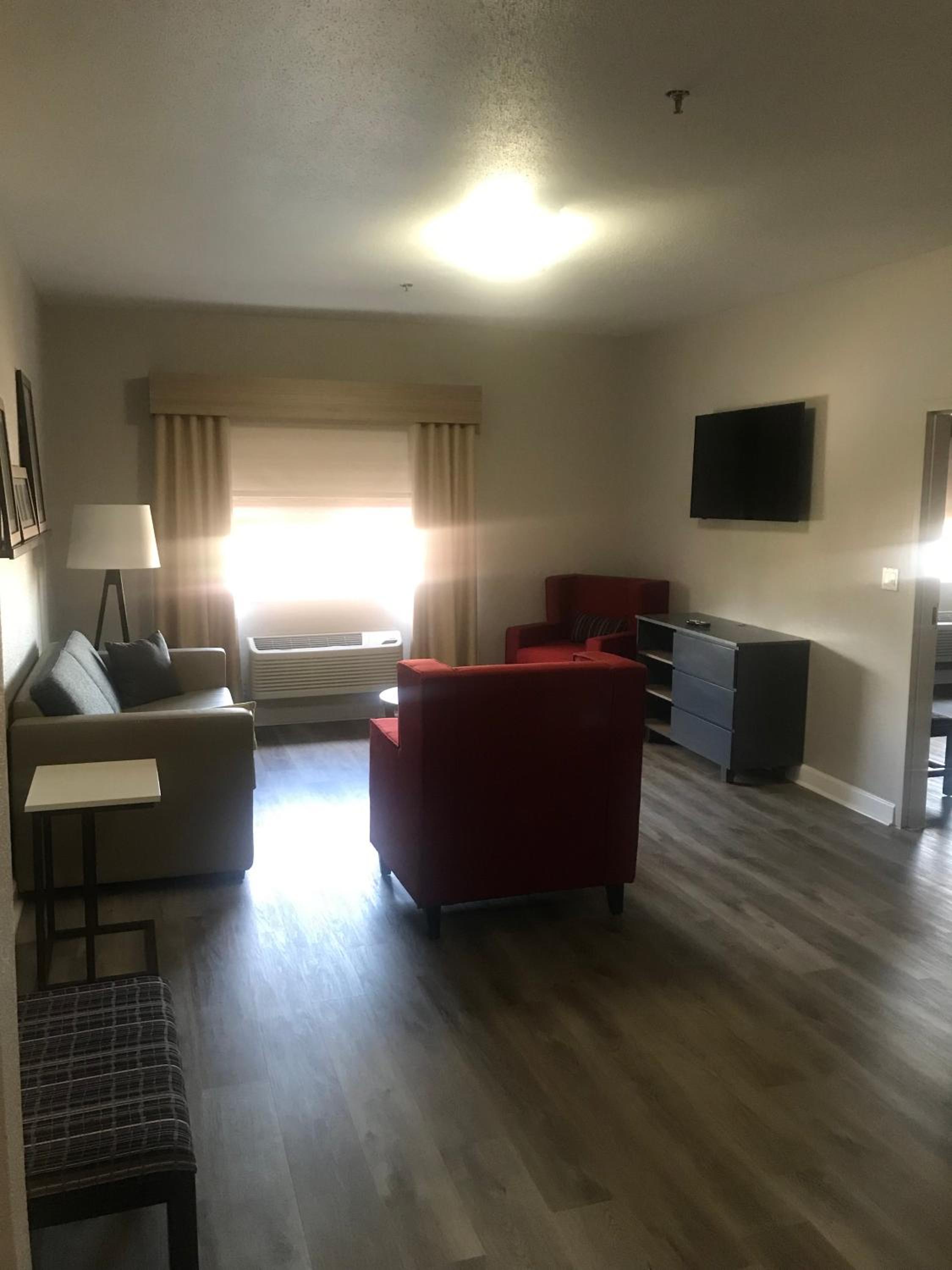 One-Bedroom King Suite with Whirlpool - Non-Smoking  photo 1
