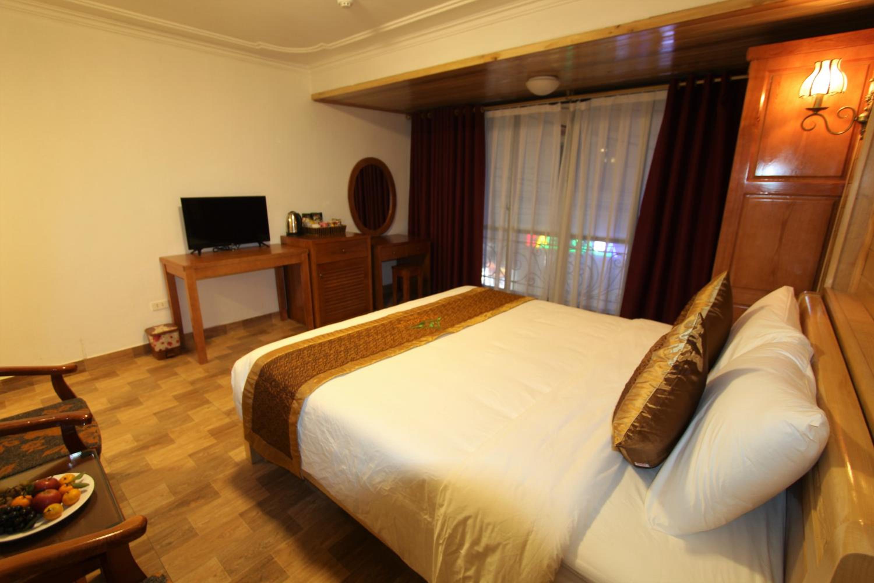 Deluxe Queen Room