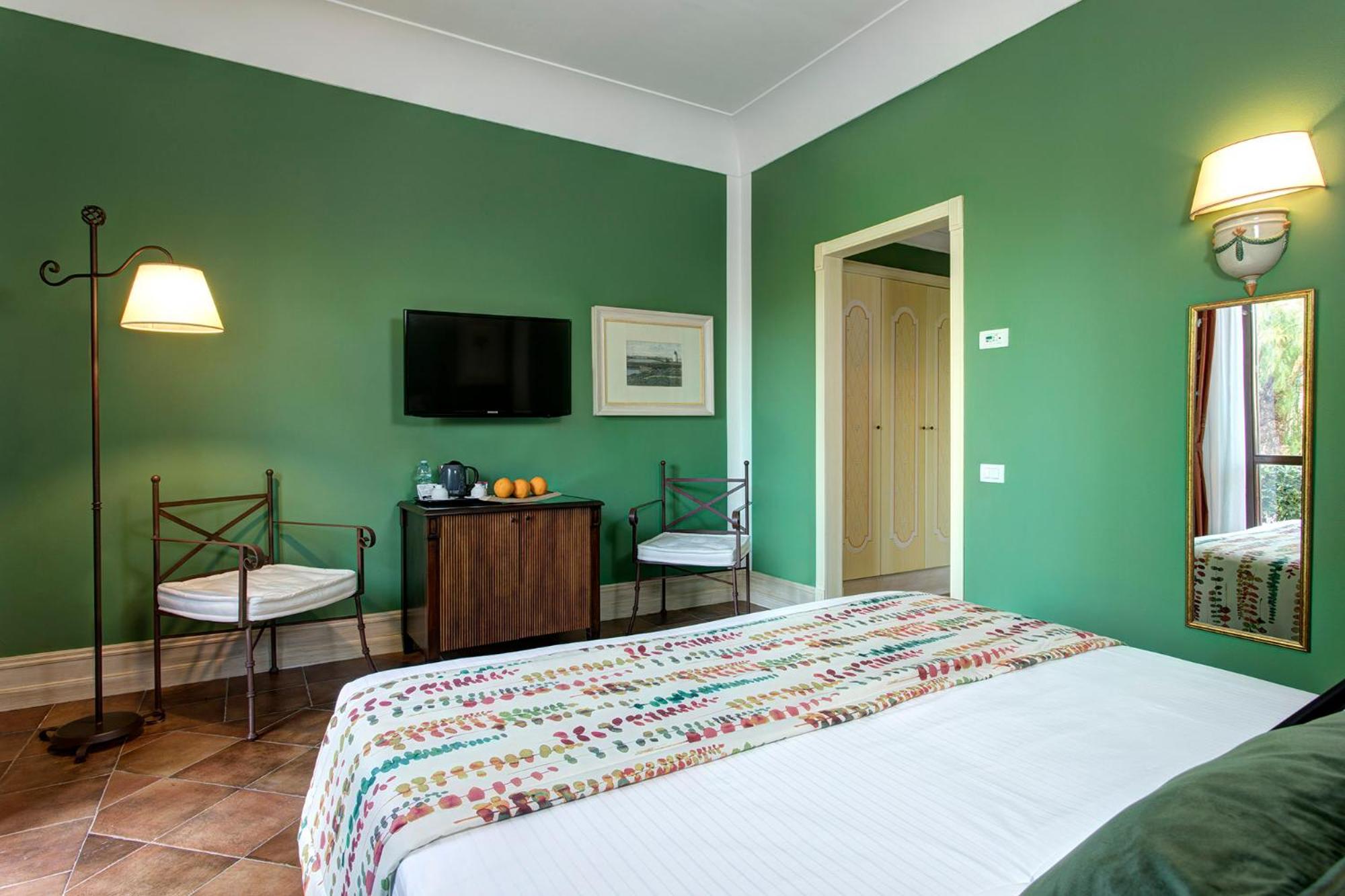 Double Superior Room with Terrace and Countryside View photo 3