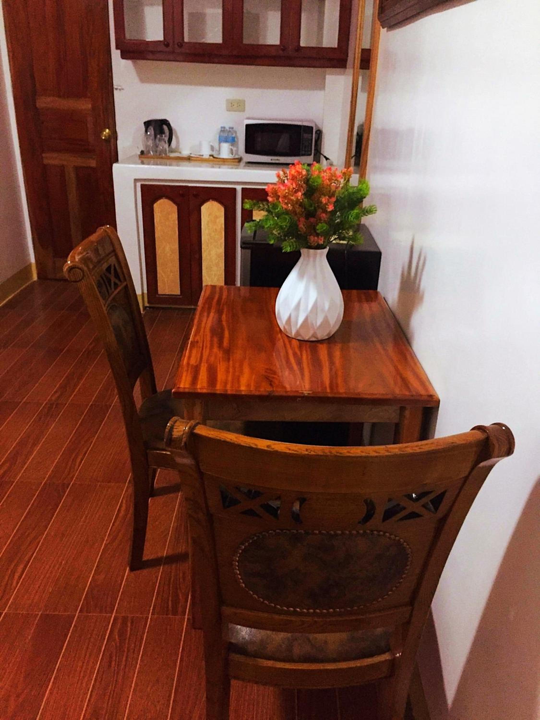 Deluxe Double Room (2 Adults + 1 Child) - Photo 8