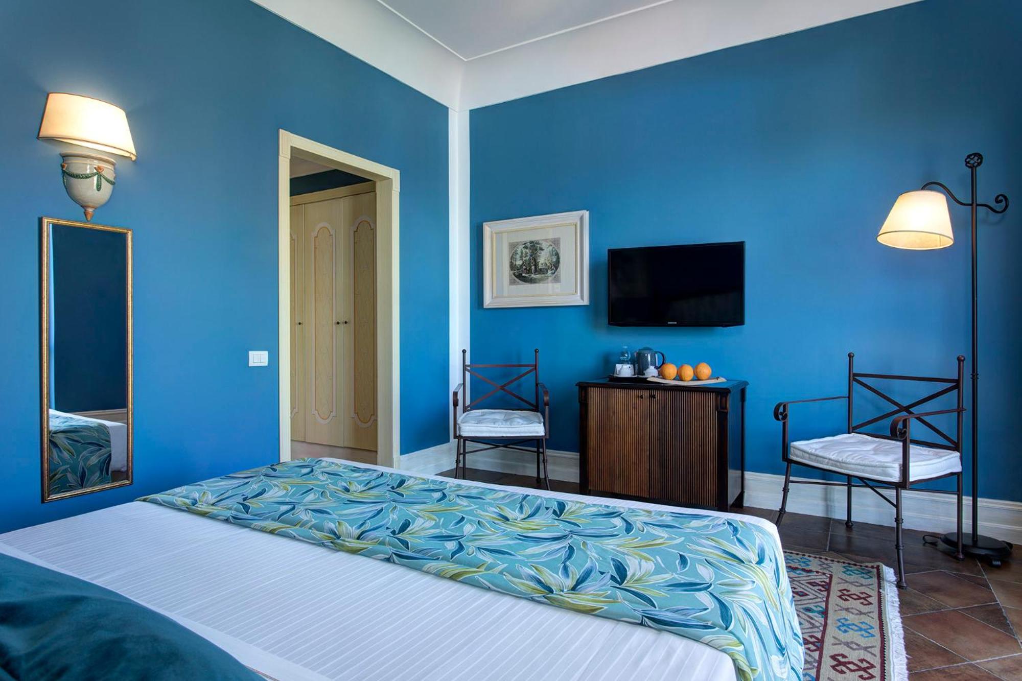 Double Deluxe Room with Balcony and Sea View photo 3