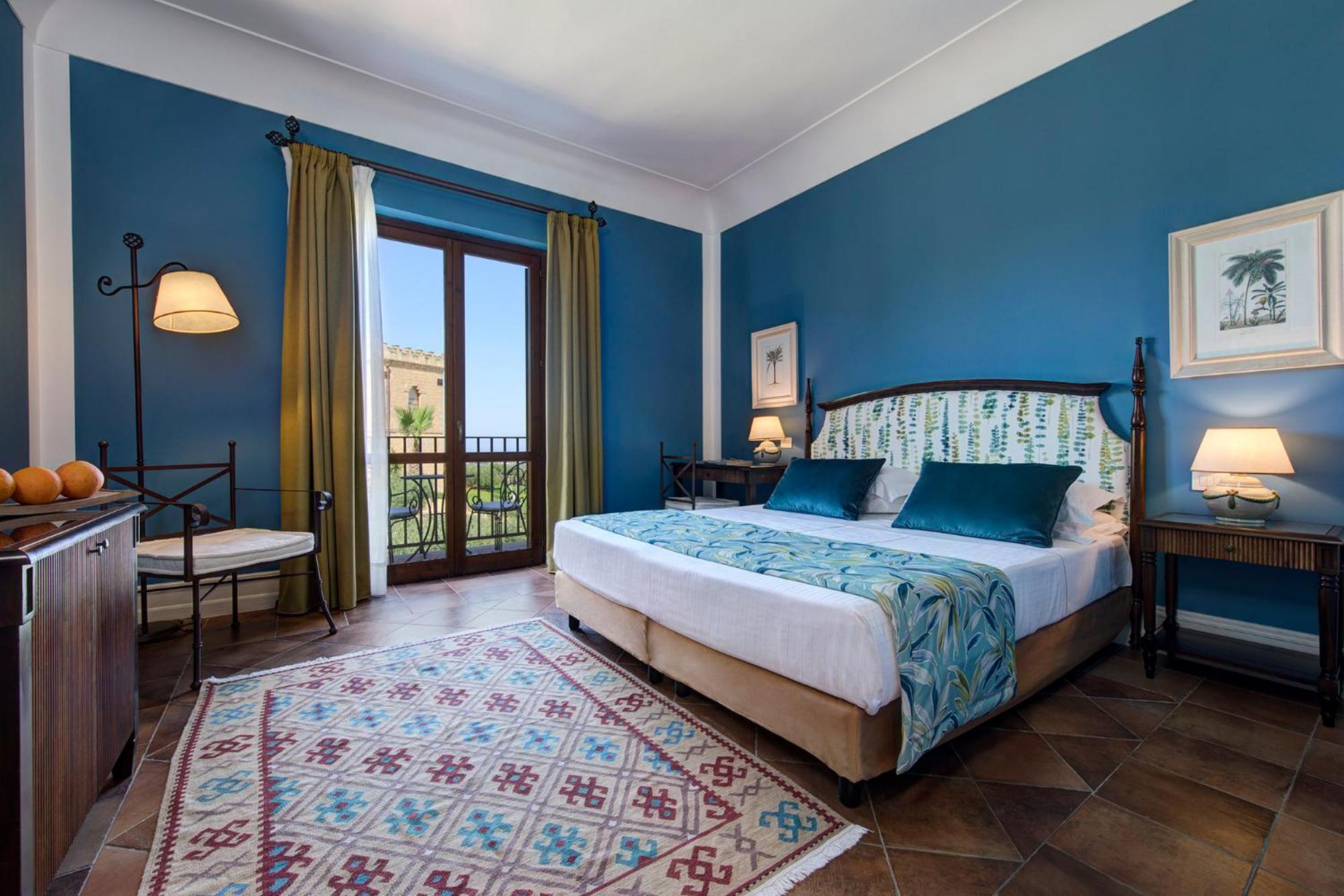 Double Deluxe Room with Balcony and Sea View