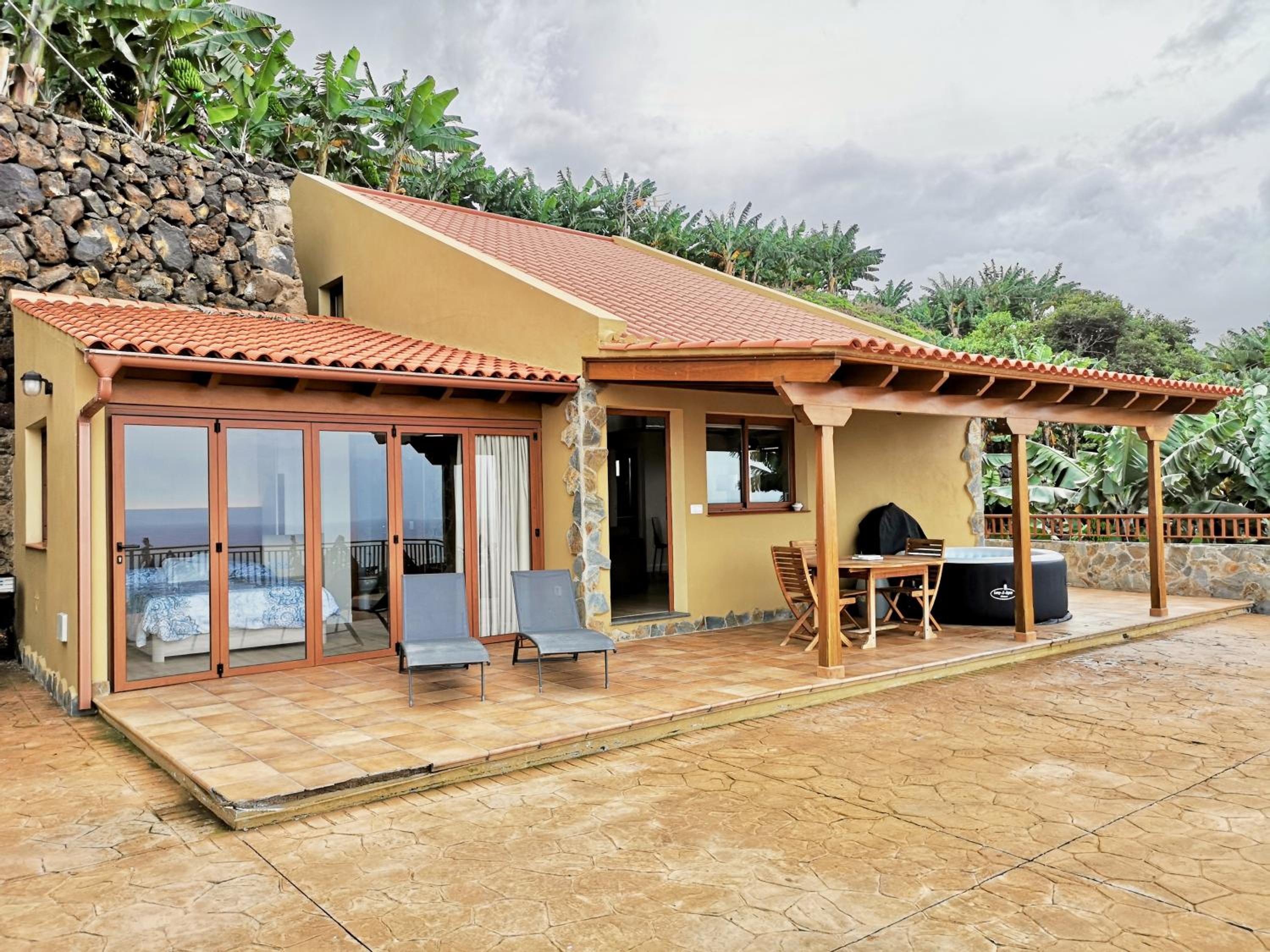 Three-Bedroom House photo 2
