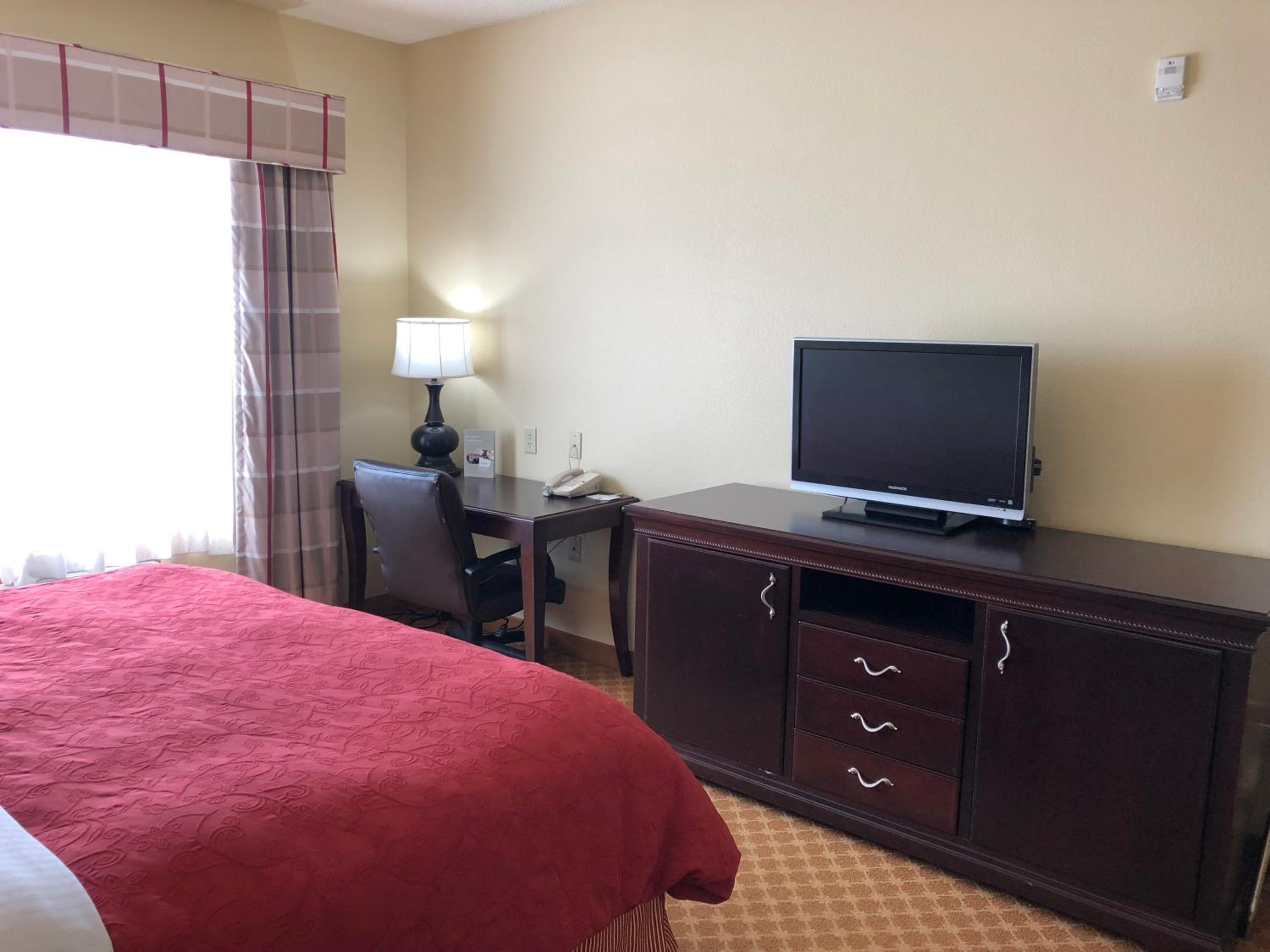 Deluxe King Room - Non-Smoking - Photo 3
