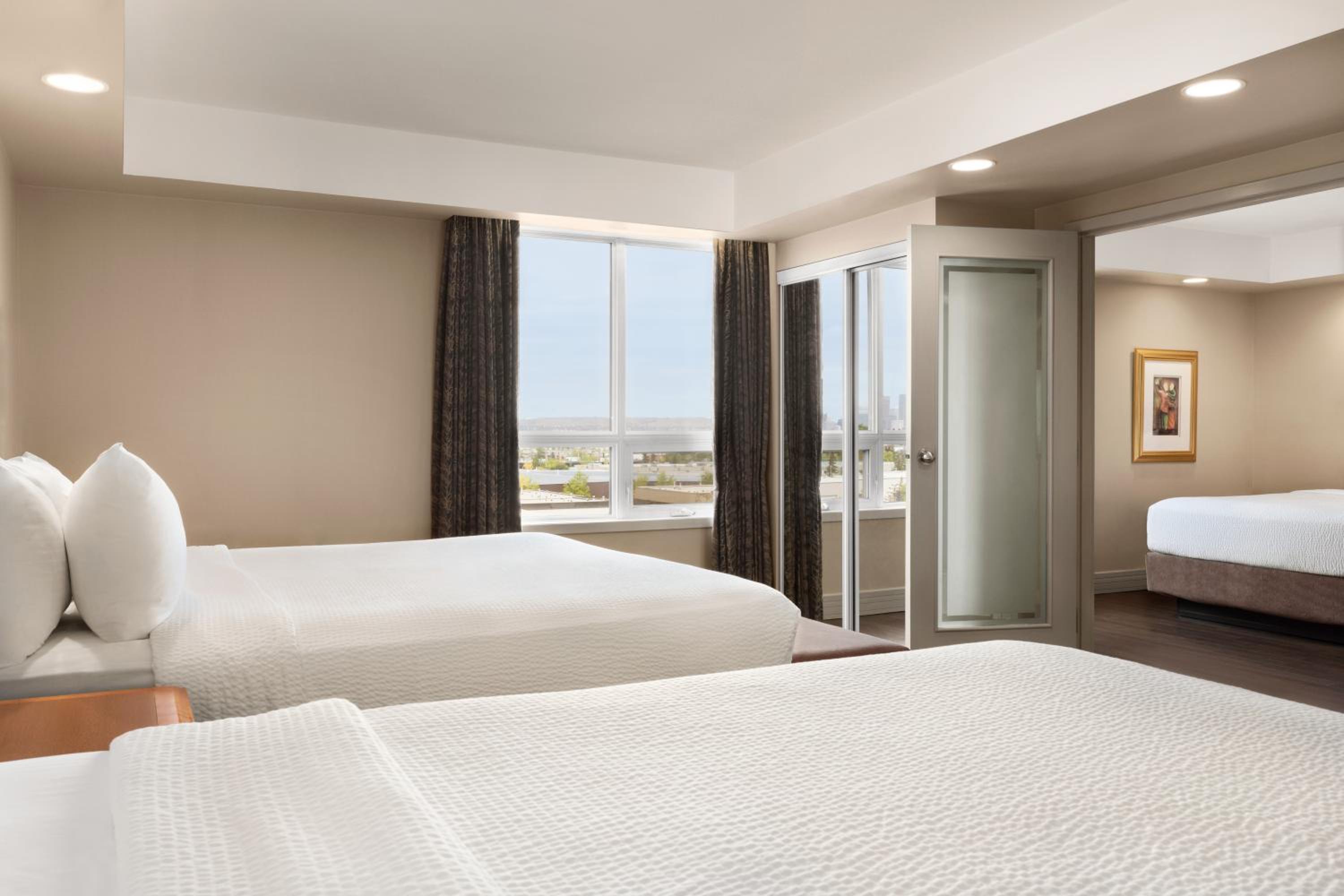 1 King Bed and 1 Queen Bed, One-Bedroom, Family Suite, Non-Smoking, photo 6