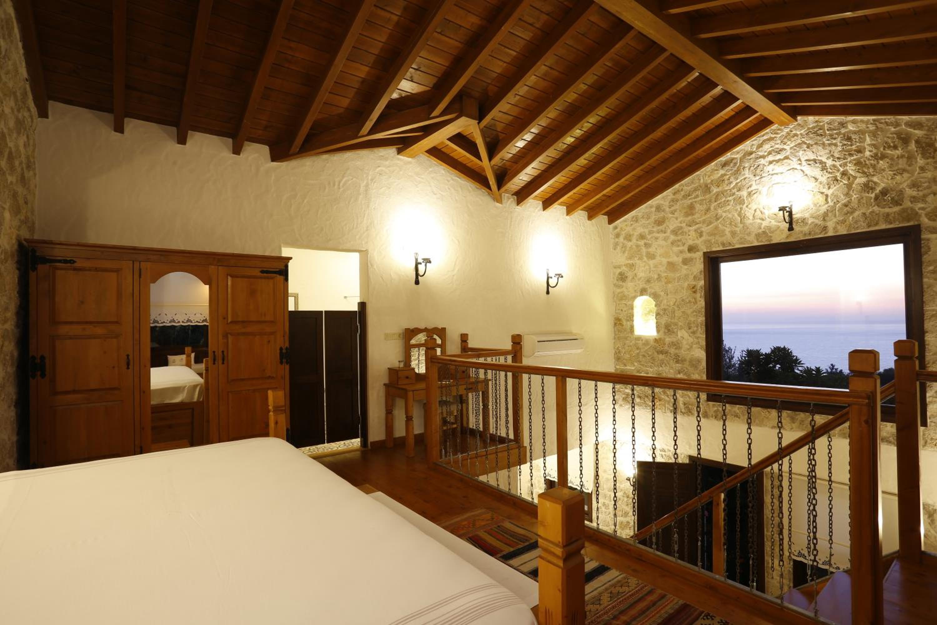 Villa with Private Pool & Jacuzzi - Photo 5
