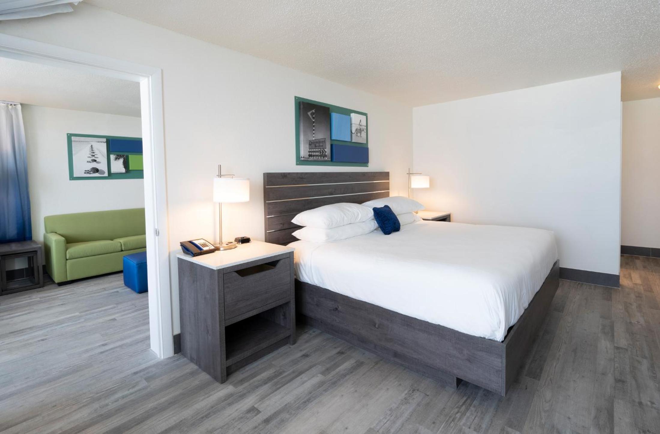 Gulf Front King Bed Suite