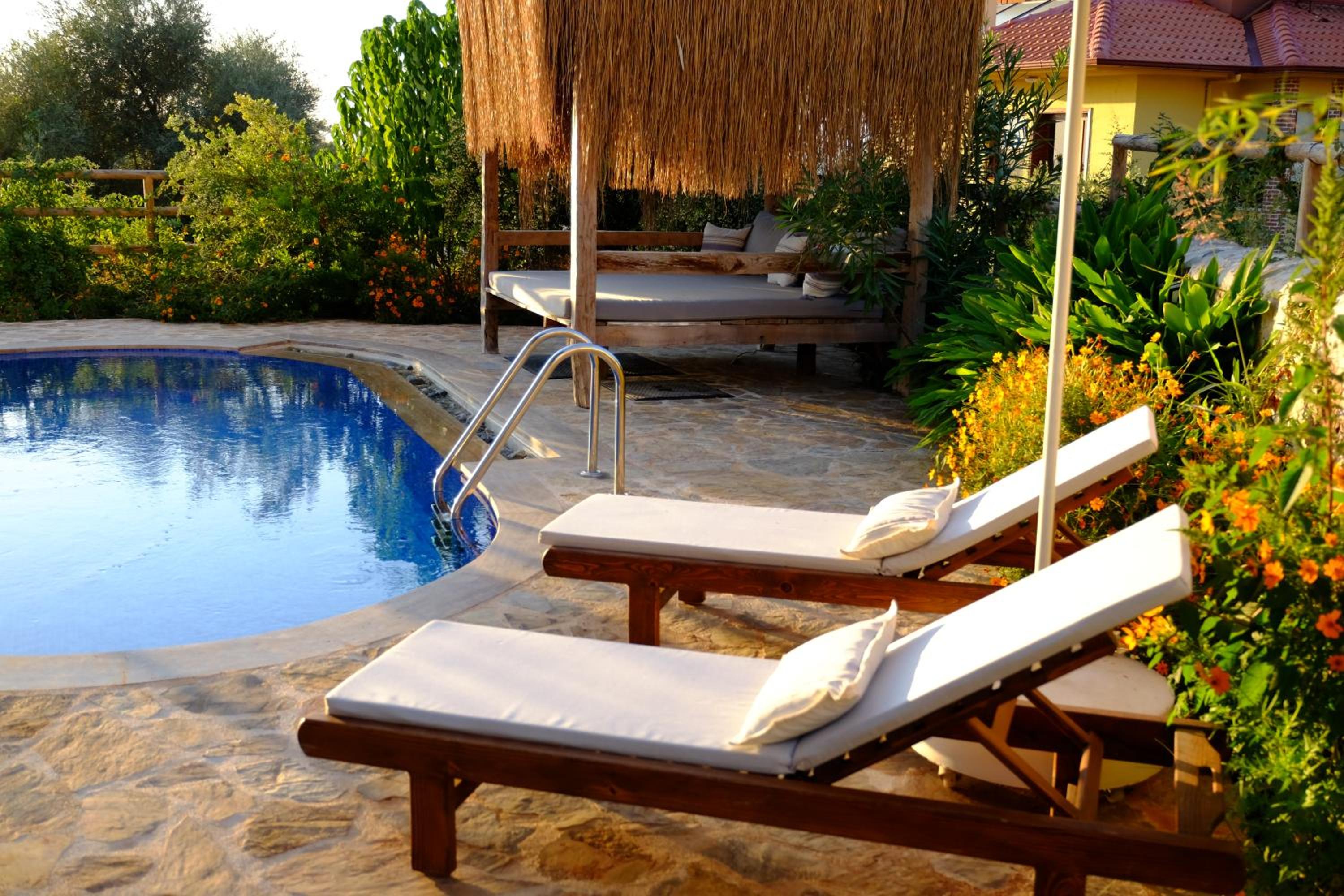 Villa with Private Pool & Jacuzzi - Photo 3