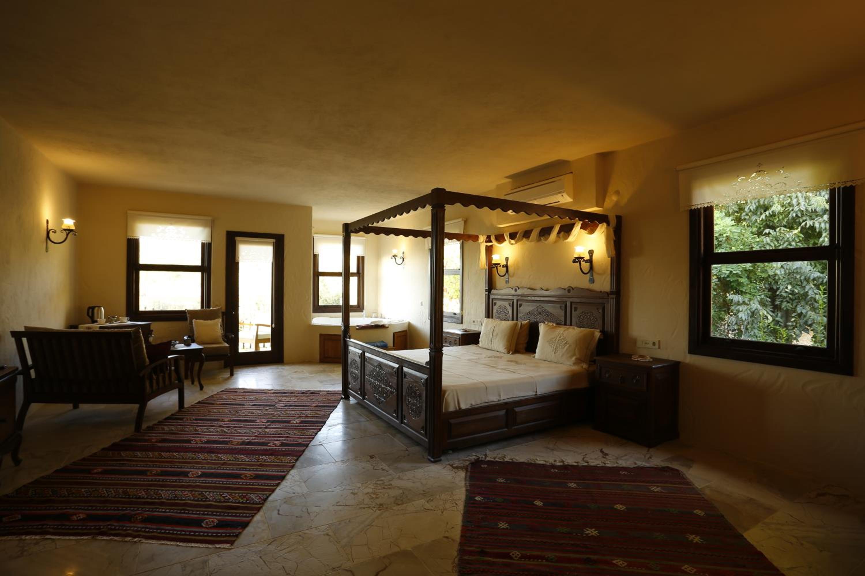 Superior Deluxe Double Room with Jacuzzi - Photo 5
