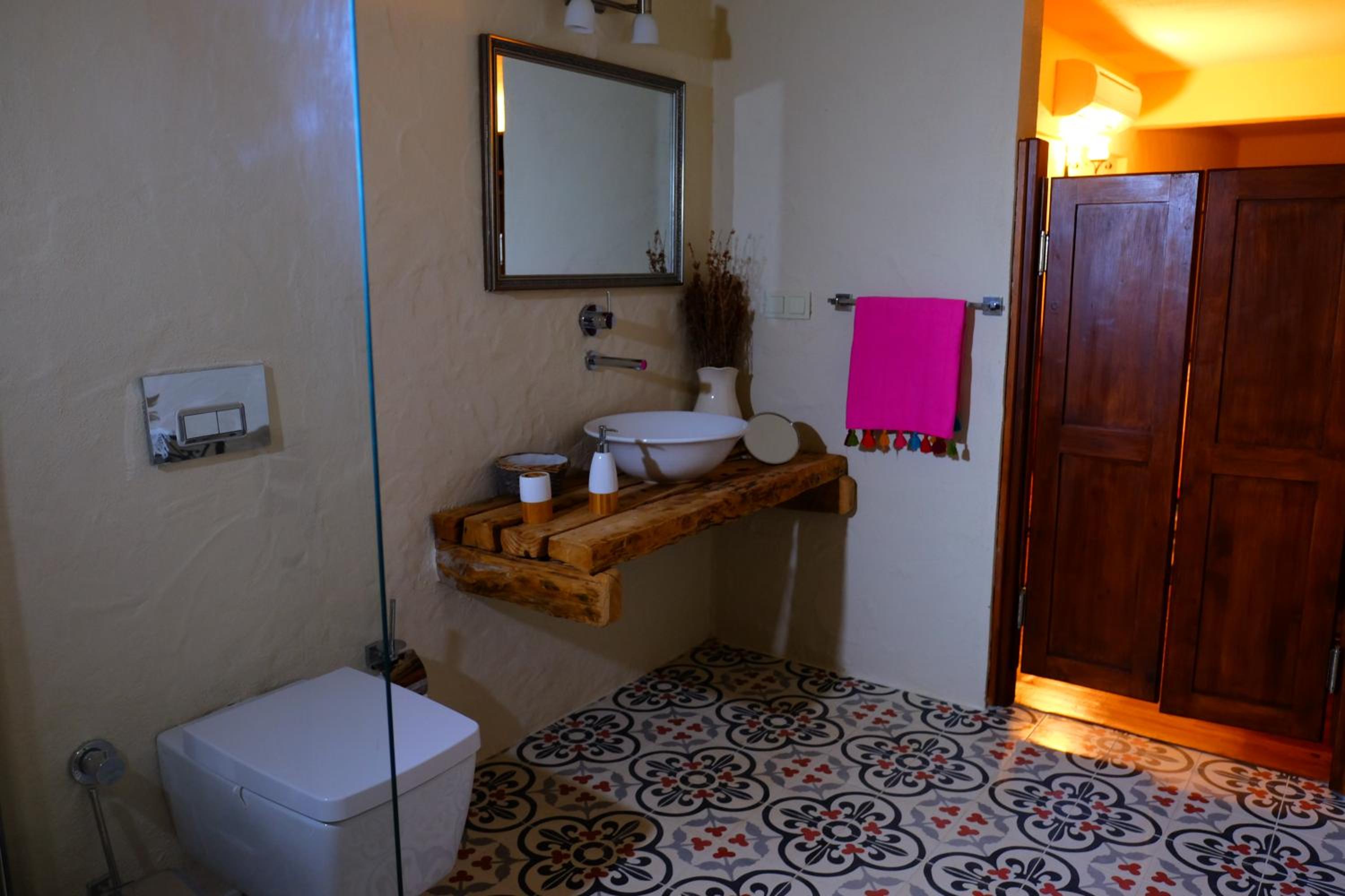 Superior Deluxe Double Room with Jacuzzi - Photo 3