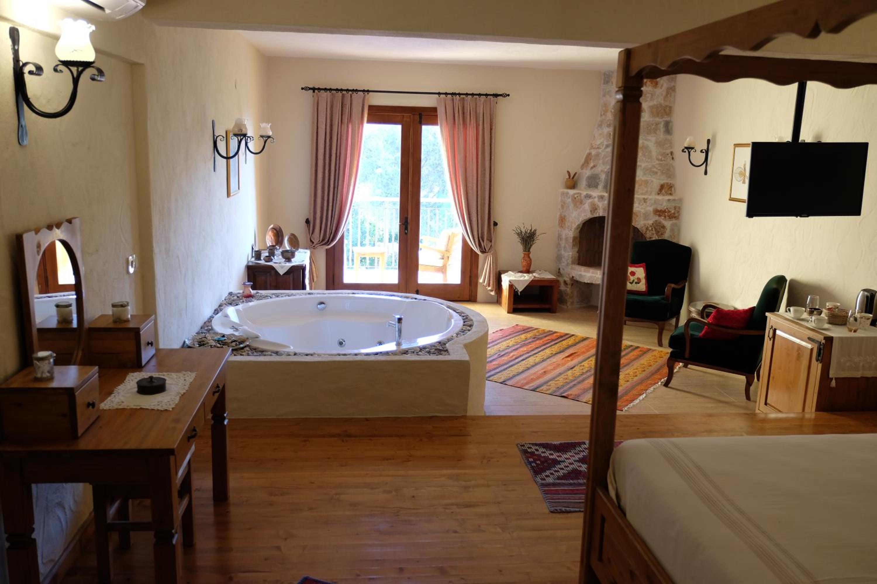 Superior Deluxe Double Room with Jacuzzi - Photo 15