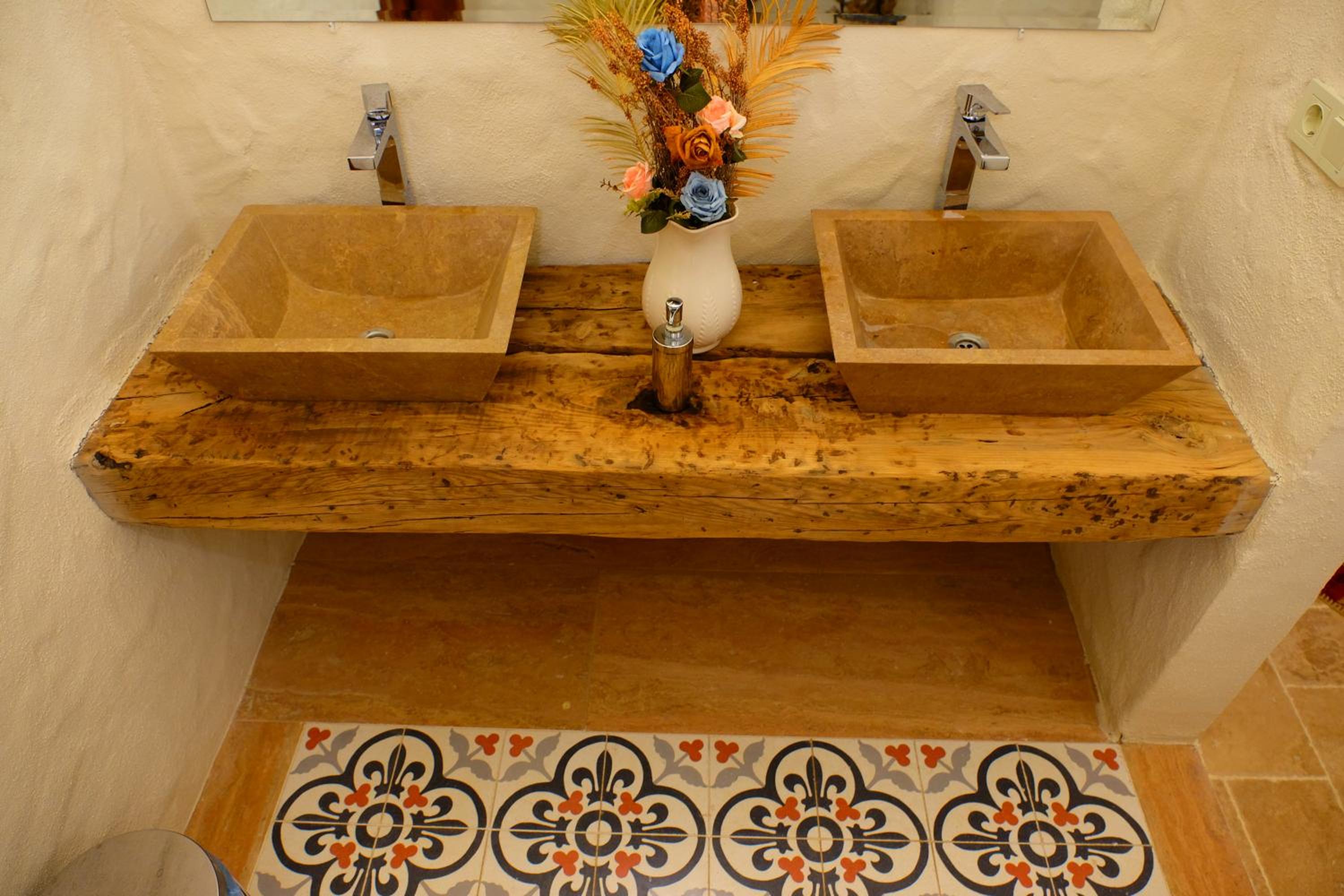 Villa with Private Pool & Jacuzzi - Photo 2