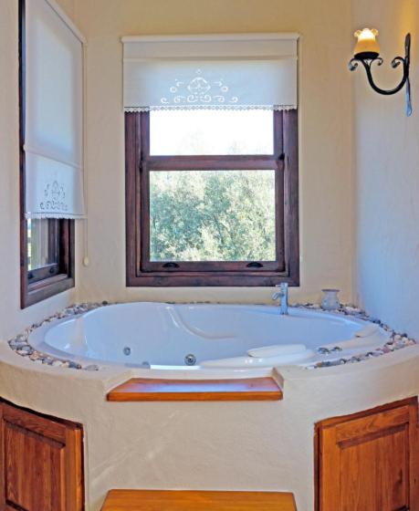 Superior Deluxe Double Room with Jacuzzi - Photo 13