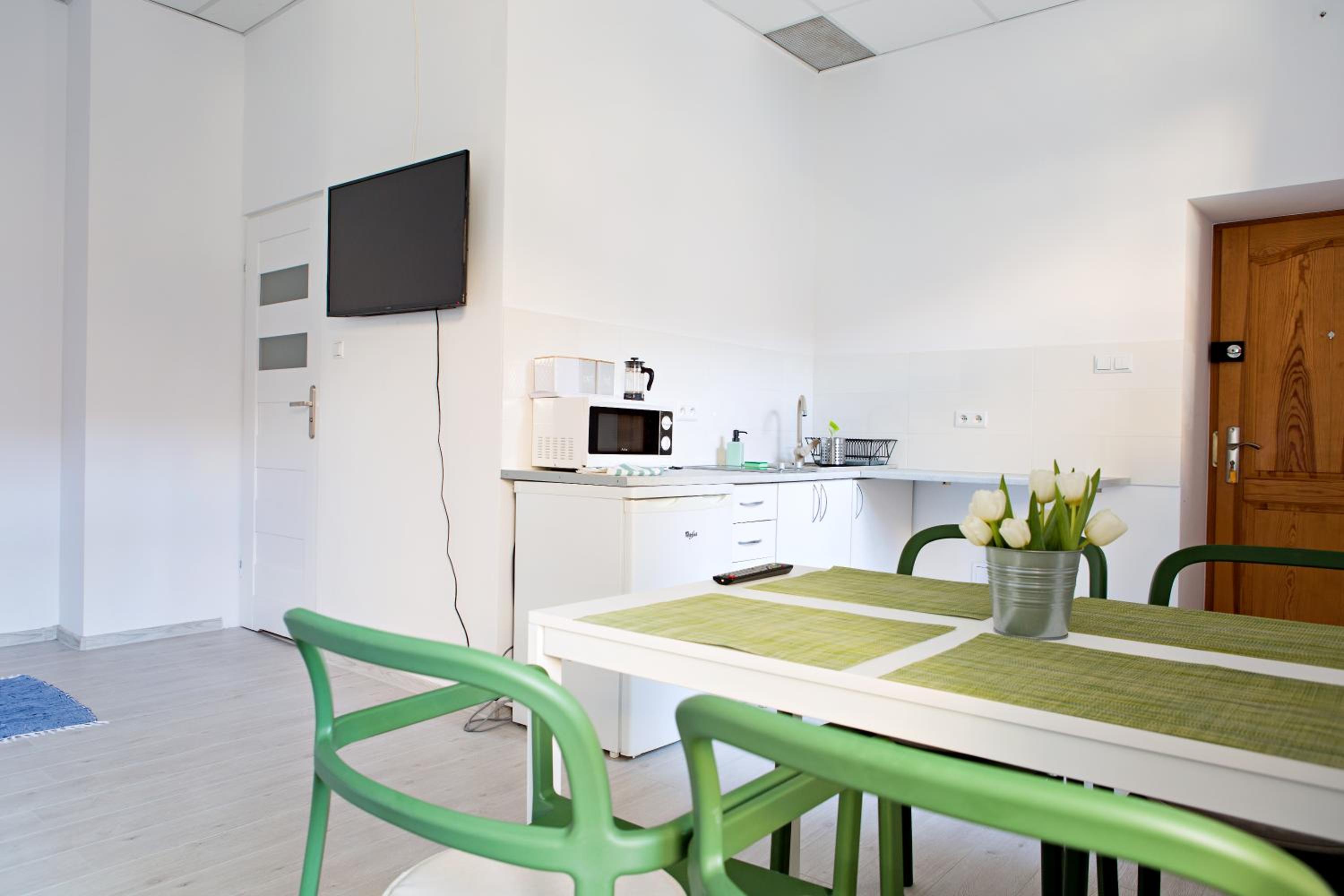 Apartment with Balcony - Photo 2