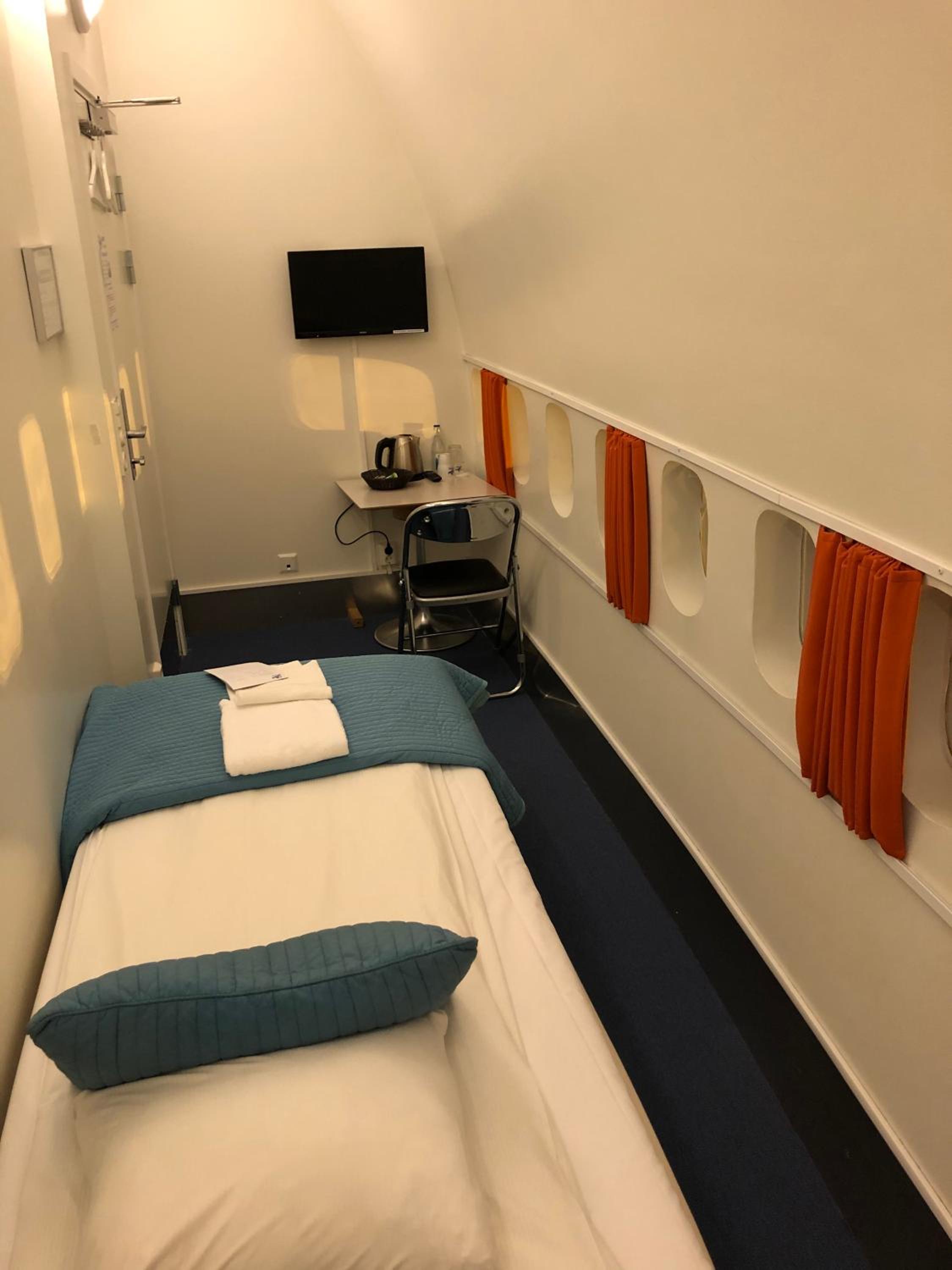 Single Room With Private Bathroom photo 3