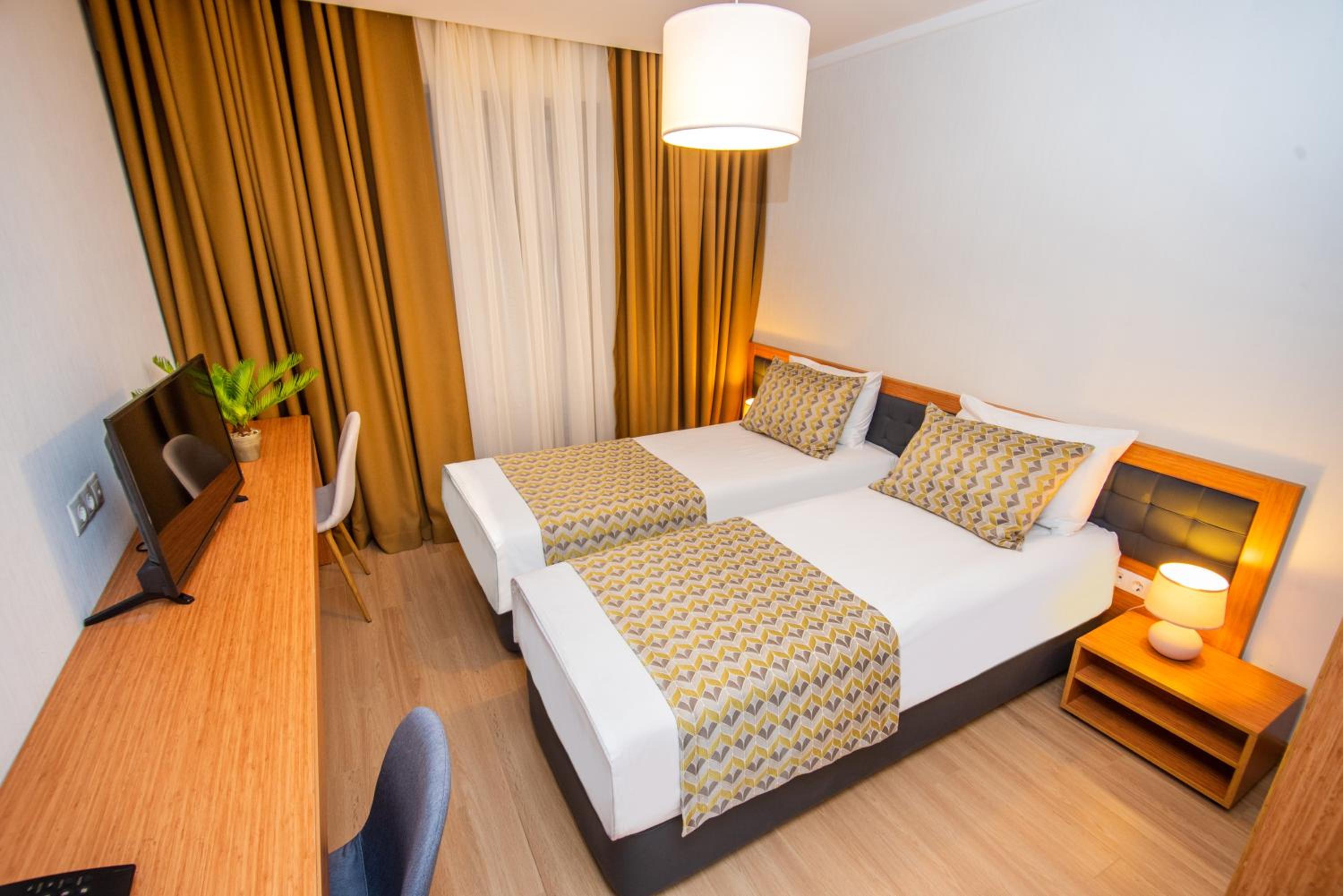 Standard Twin Room - Photo 3