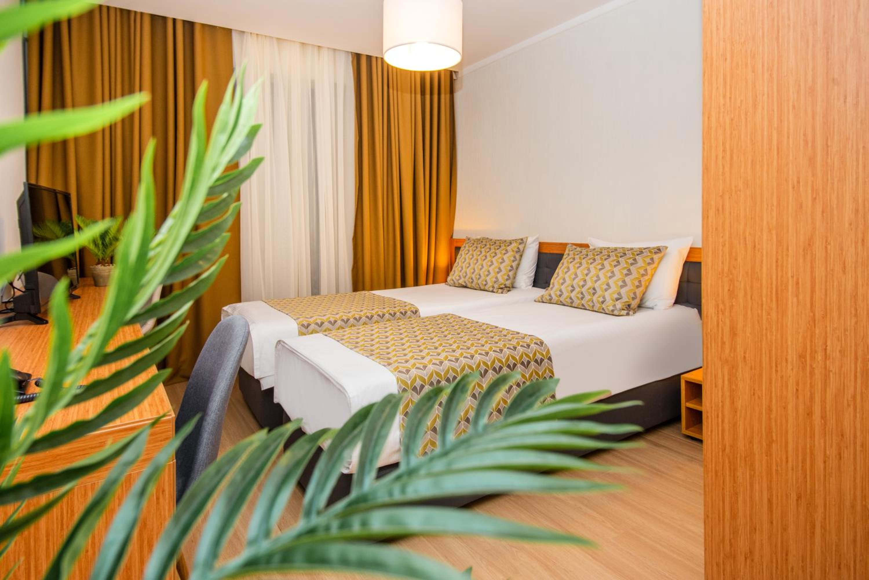 Standard Twin Room - Photo 6