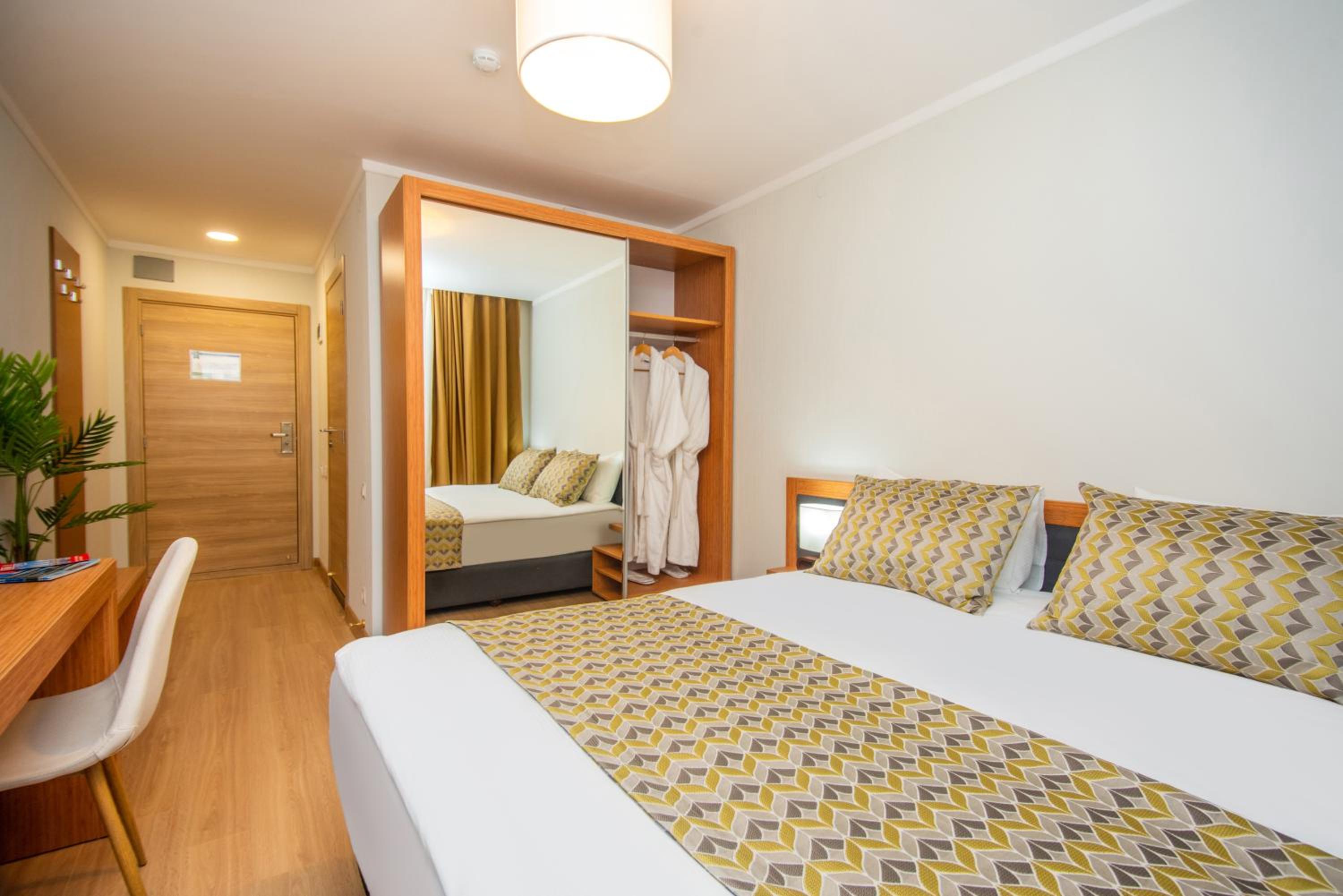 Budget Double Room photo 3