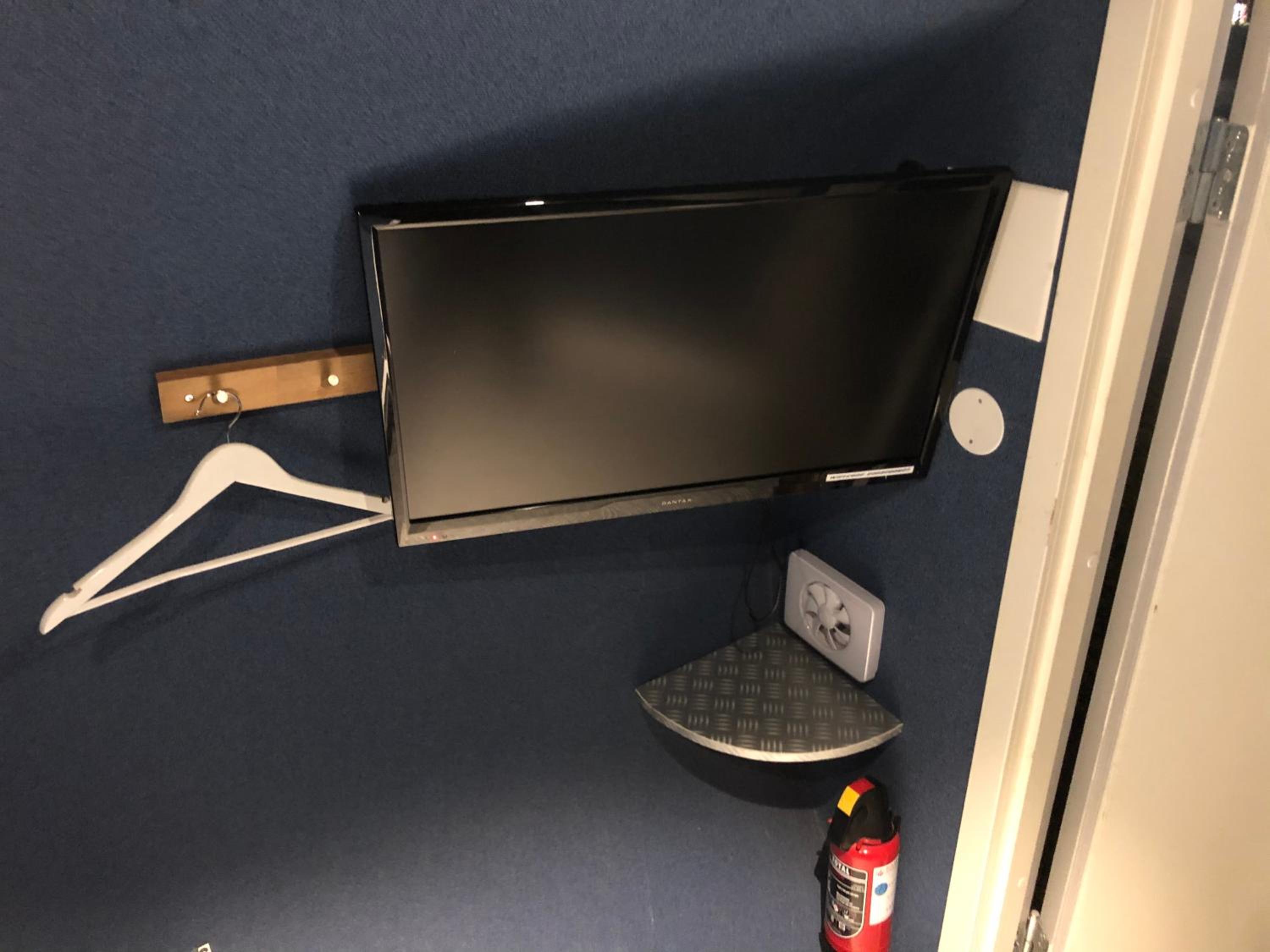Jet Turbine Cabin photo 3