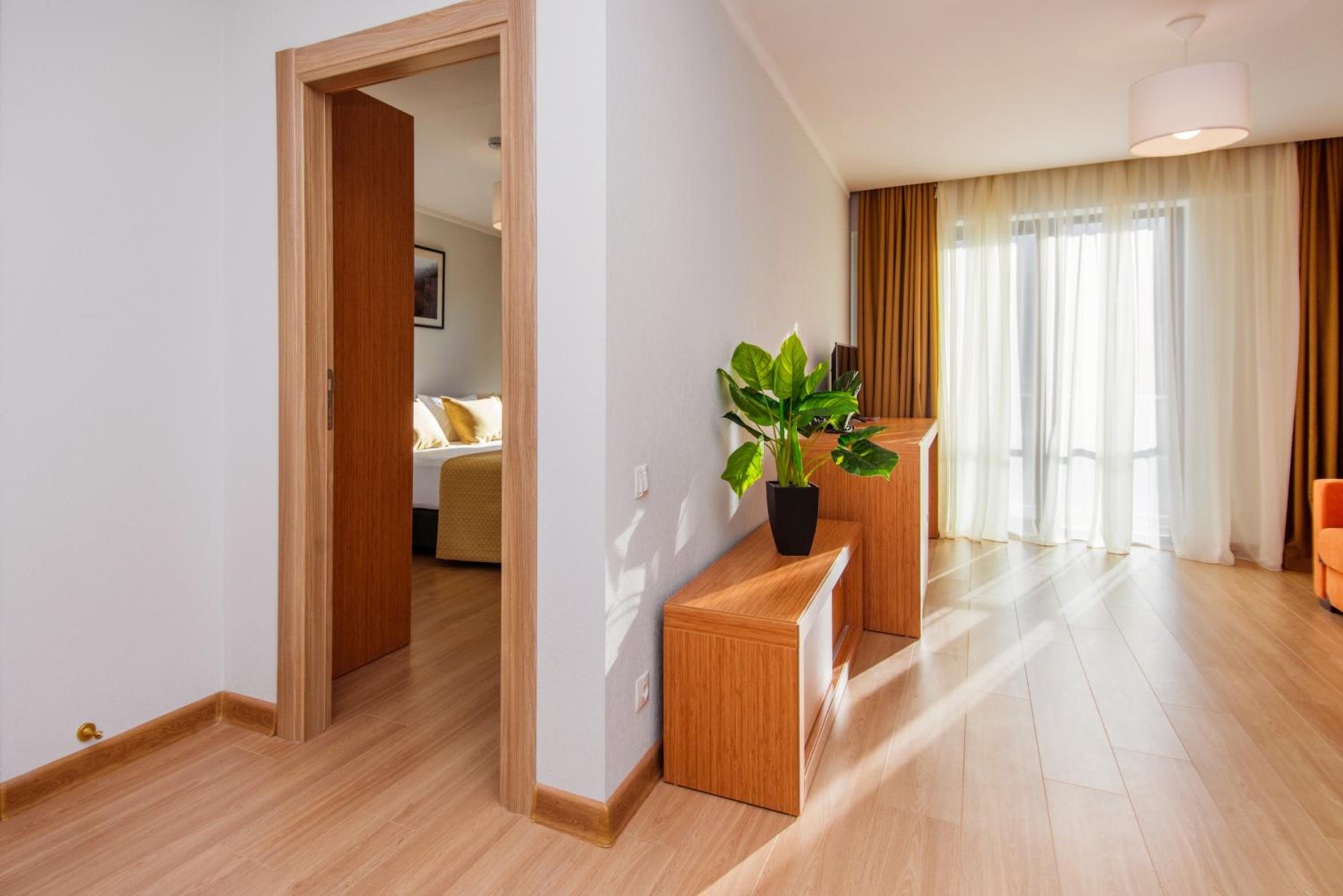 One-Bedroom Suite - Photo 12