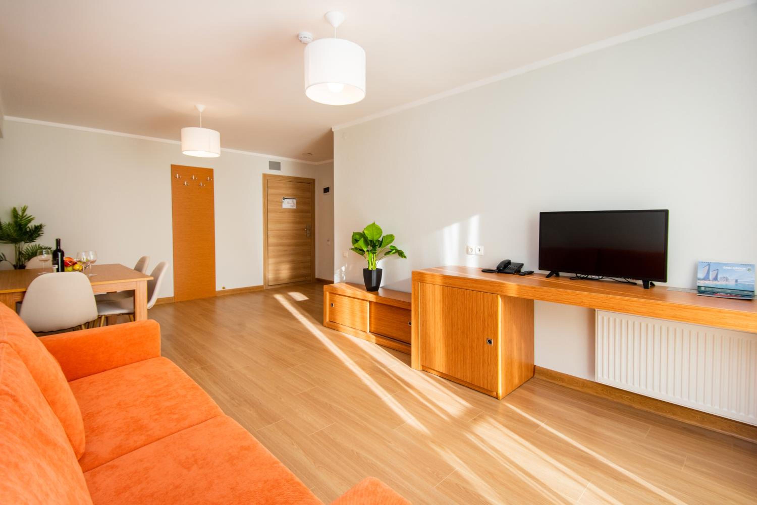 One-Bedroom Suite - Photo 15